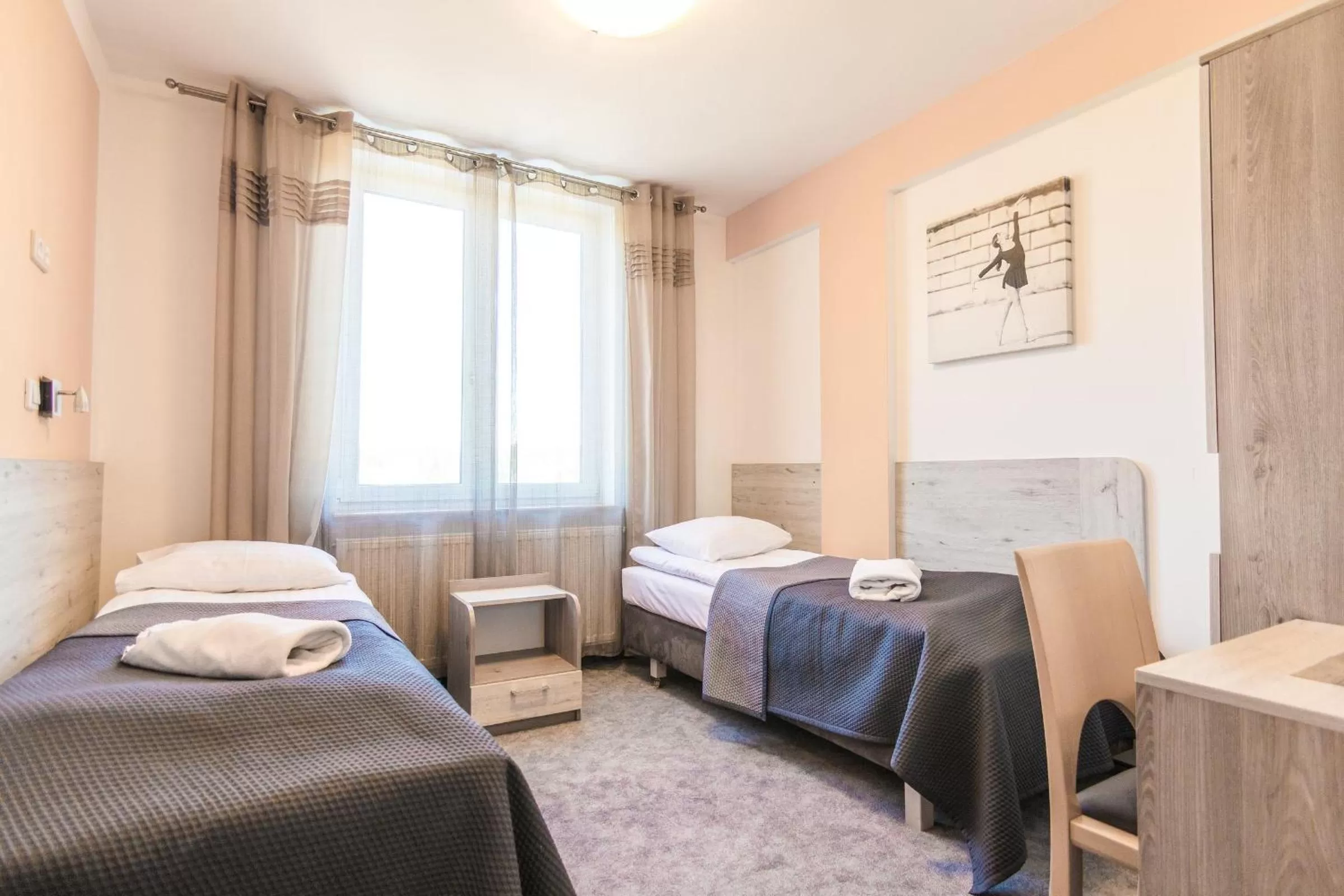 Photo of the whole room, Bed in Resident Rene