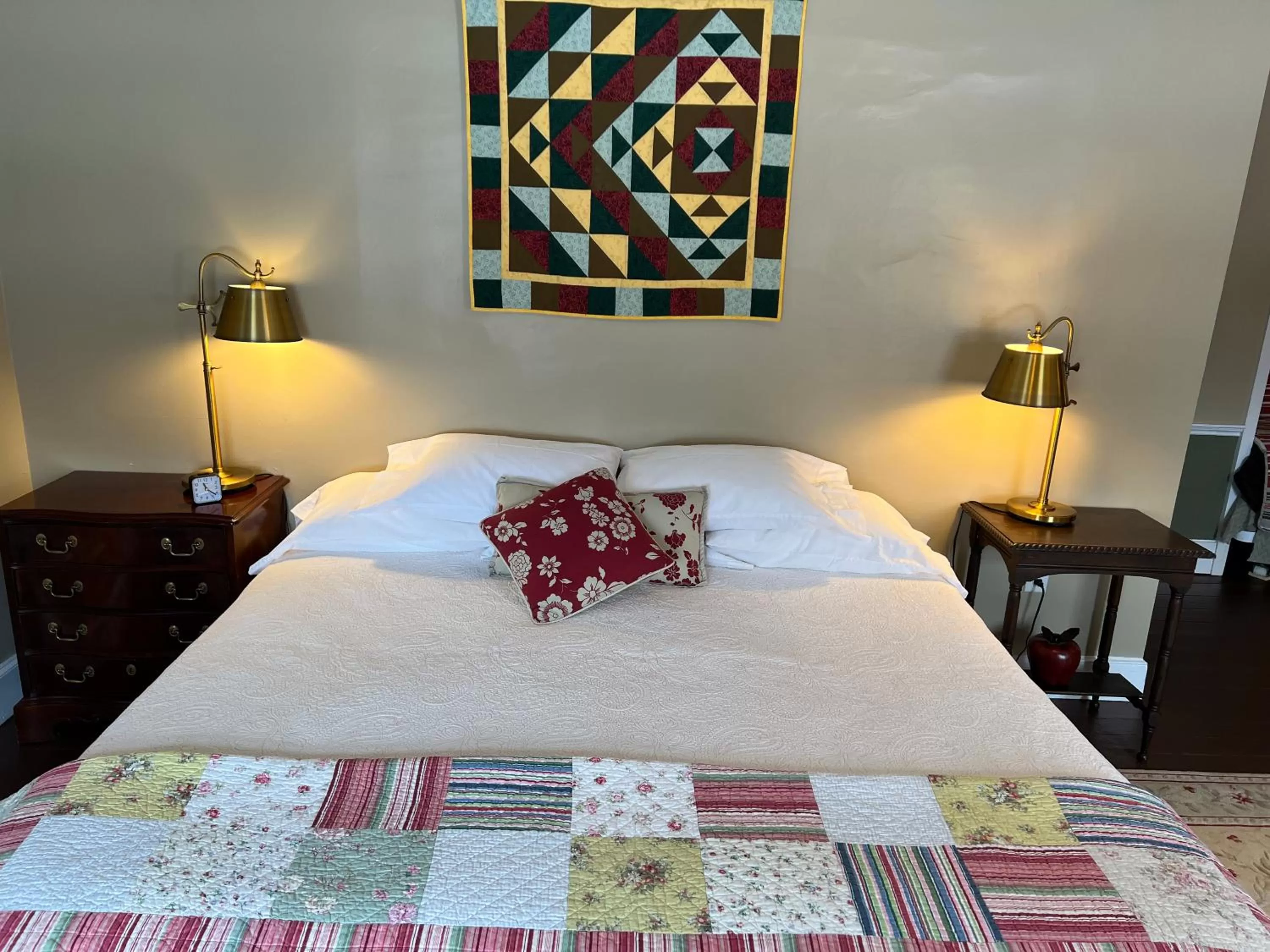 Bed in Shoreham Inn Bed & Breakfast