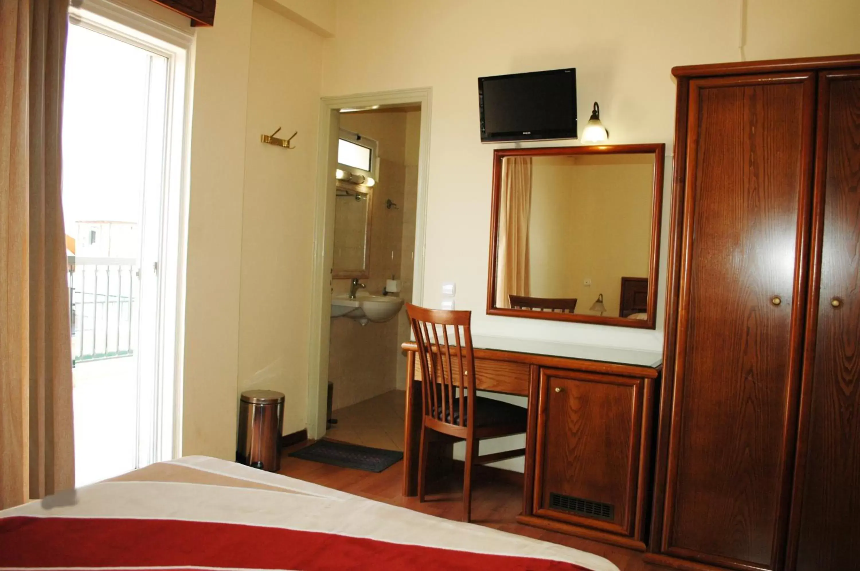 Triple Room in Omiros Hotel Triple Room in Omiros Hotel