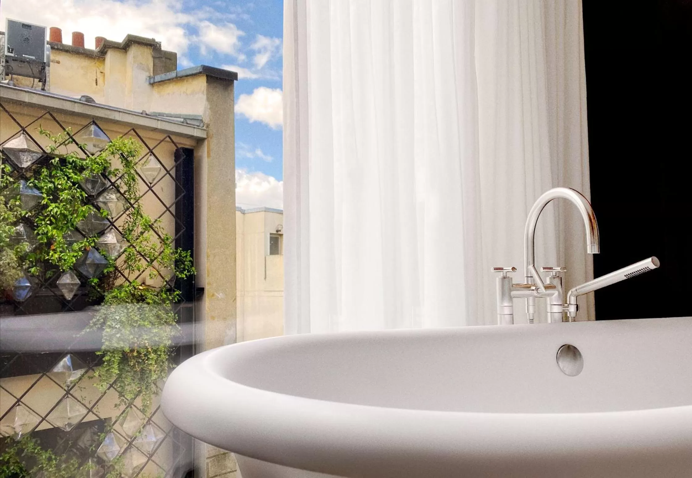 Bathroom in Hôtel Bourg Tibourg - Paris Marais