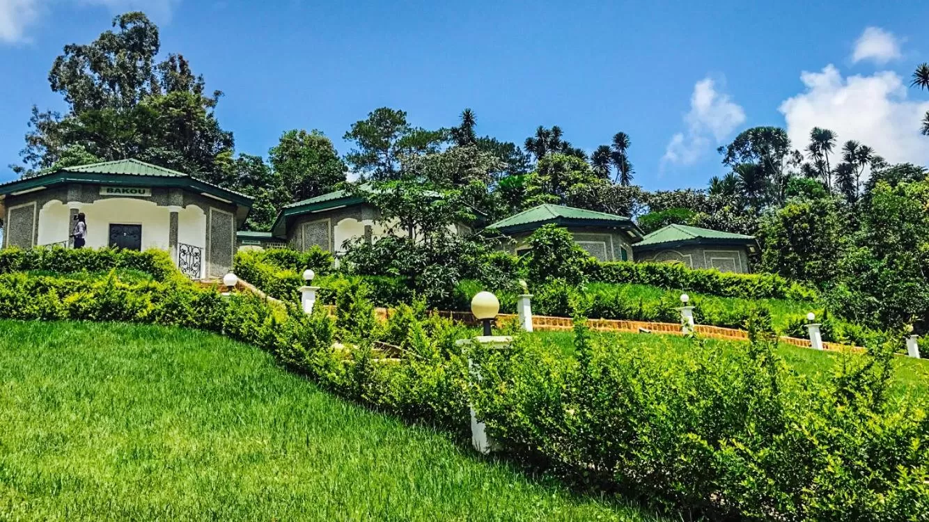 Garden, Property Building in La Vallée de Bana