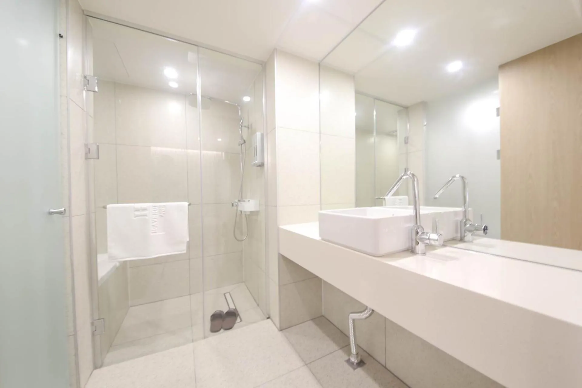 Shower, Bathroom in Jjak Boutique Hotel