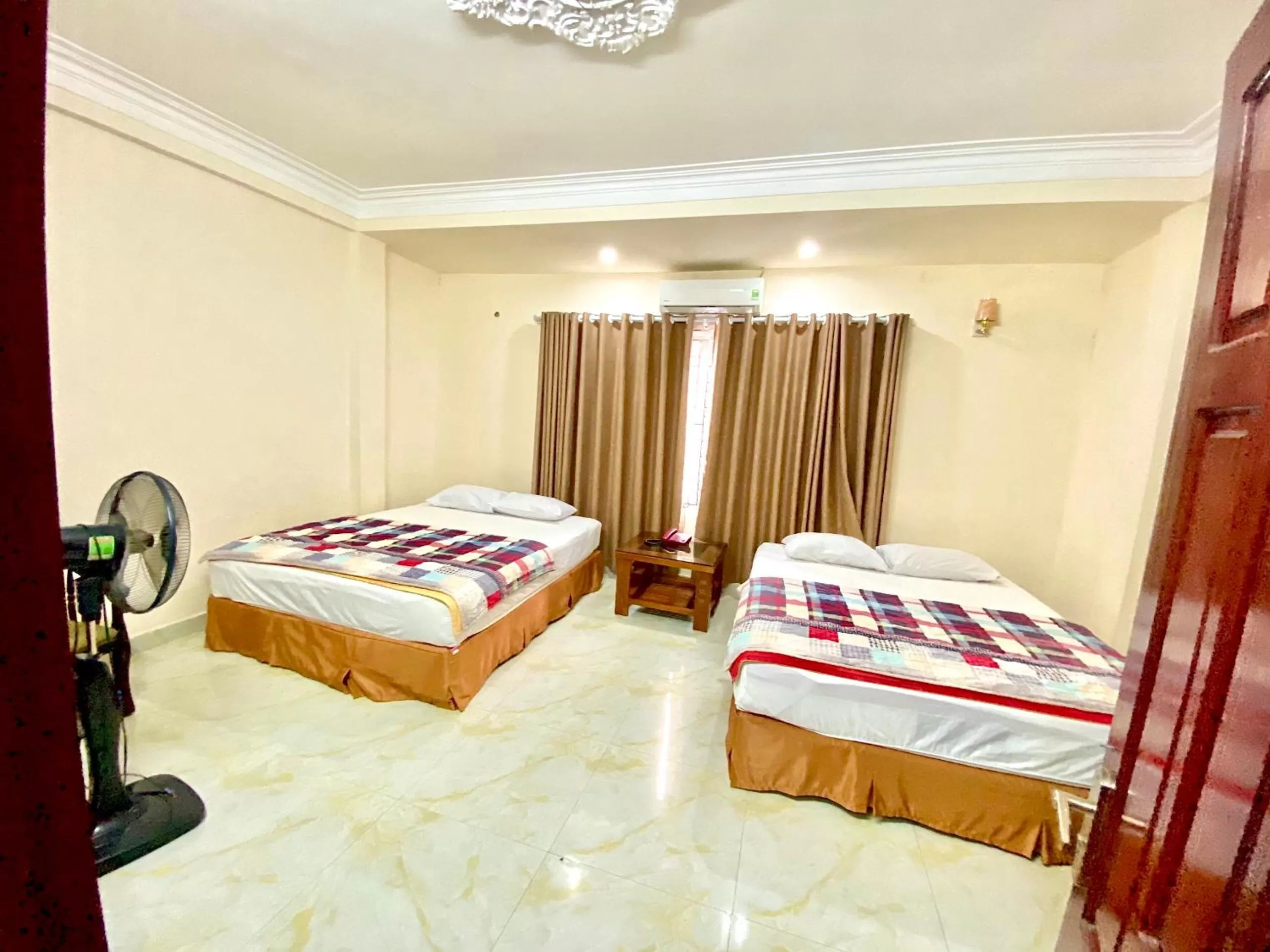 View (from property/room), Bed in Viet Nhat Halong Hotel - Bai Chay