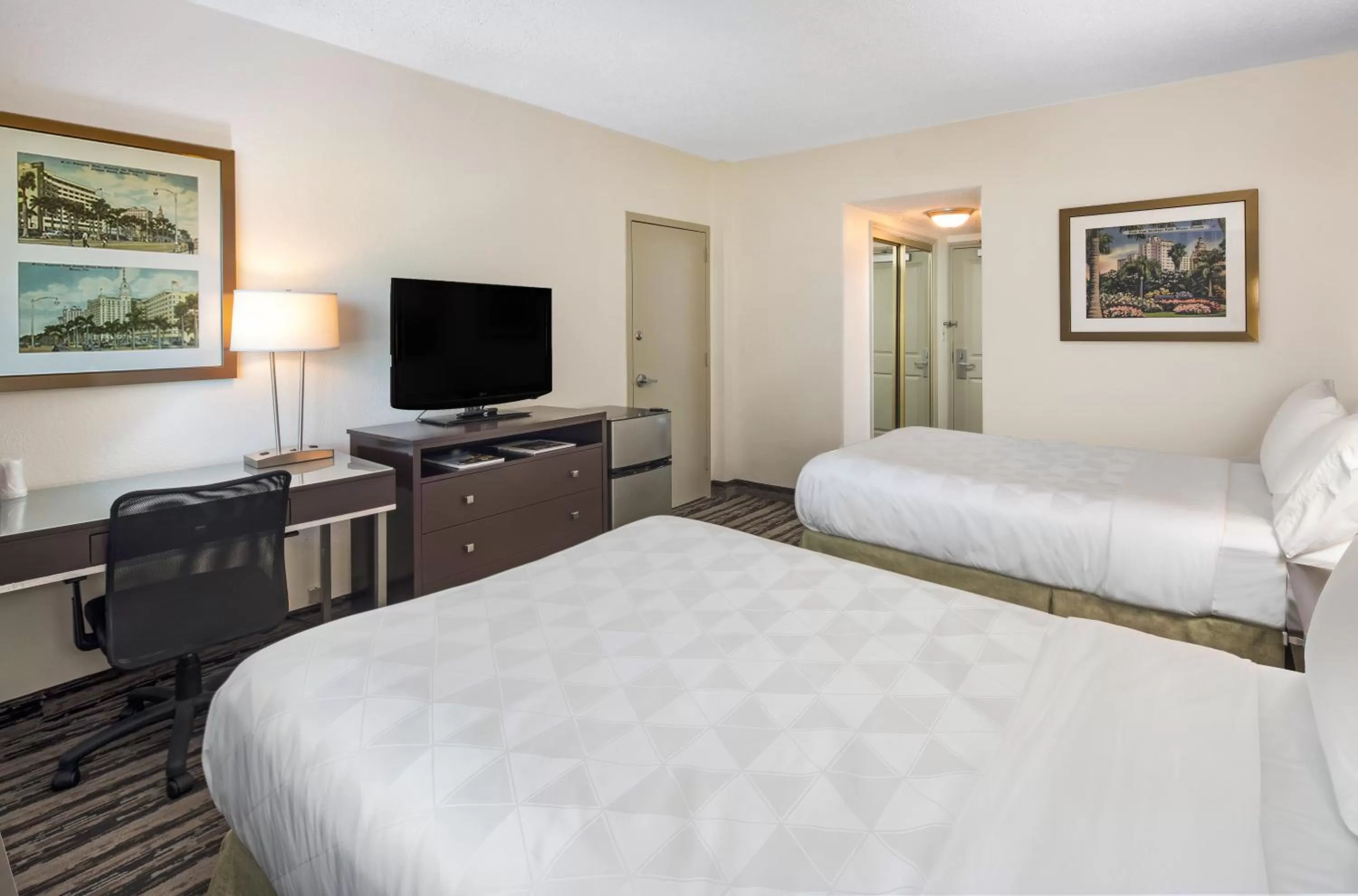 Photo of the whole room, Bed in Holiday Inn Hotel Port of Miami-Downtown by IHG