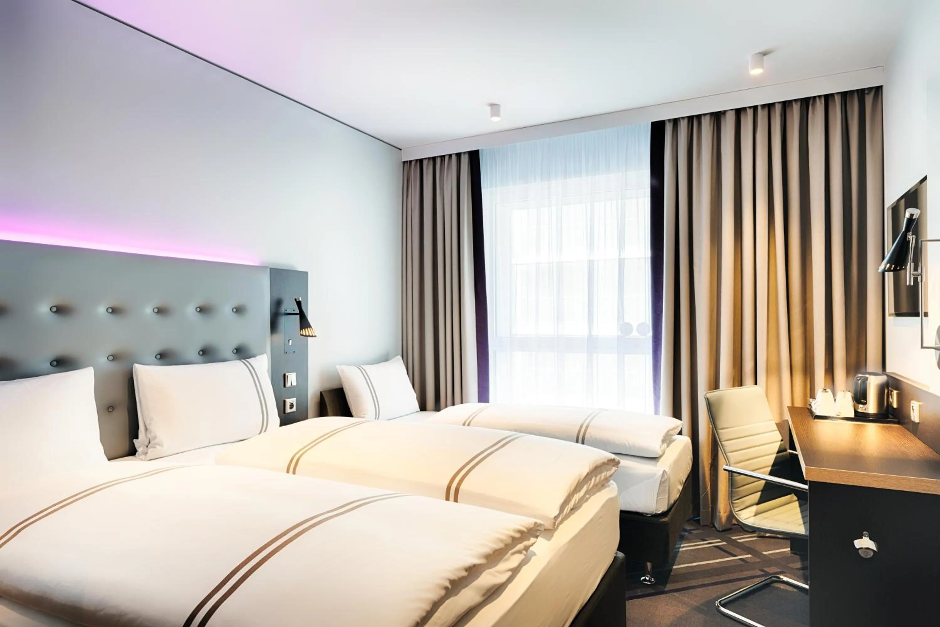 Bathroom, Bed in AZIMUT Hotel Cologne