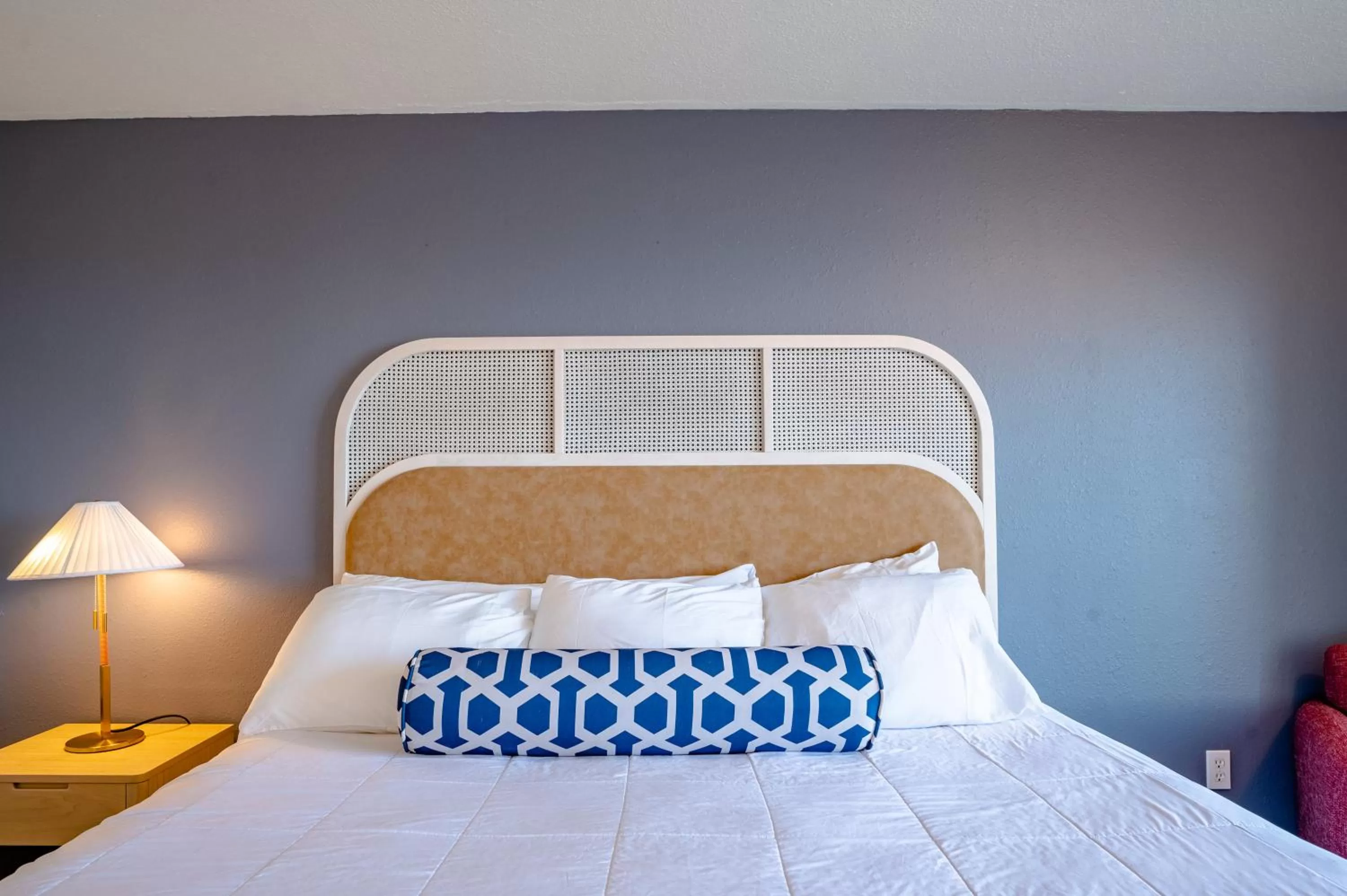 Bed in Seagull Beachfront Inn