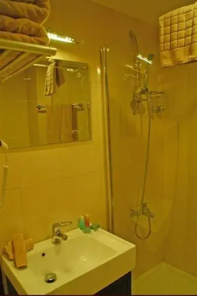 Standard Triple Room in Galaxy Amman Hotel Standard Triple Room in Galaxy Amman Hotel