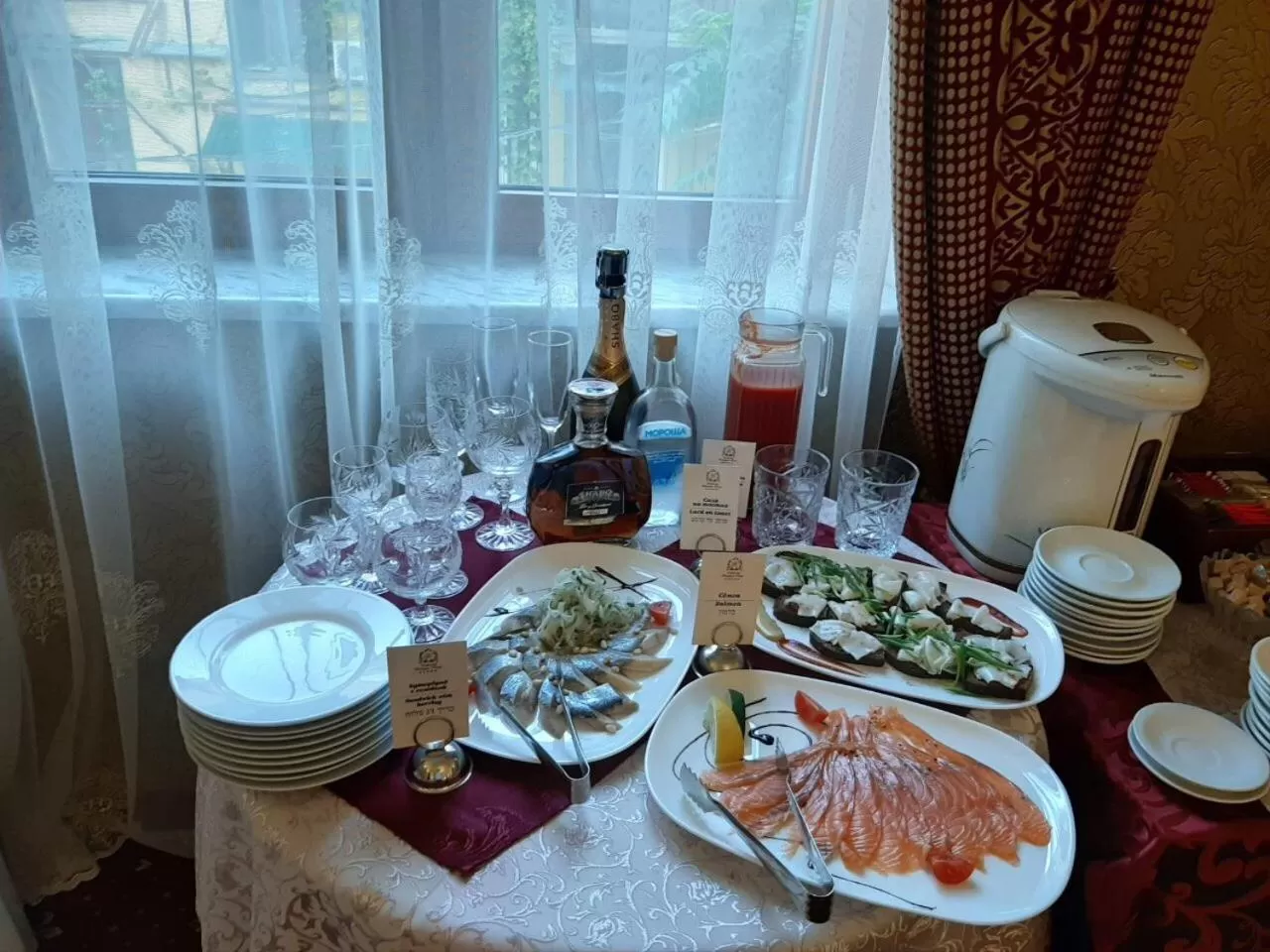 Restaurant/places to eat in Boutique Hotel California