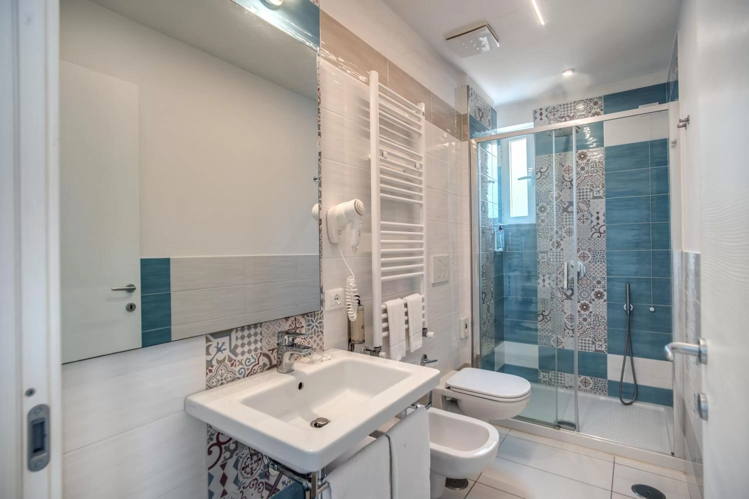 Shower in Hotel Florida