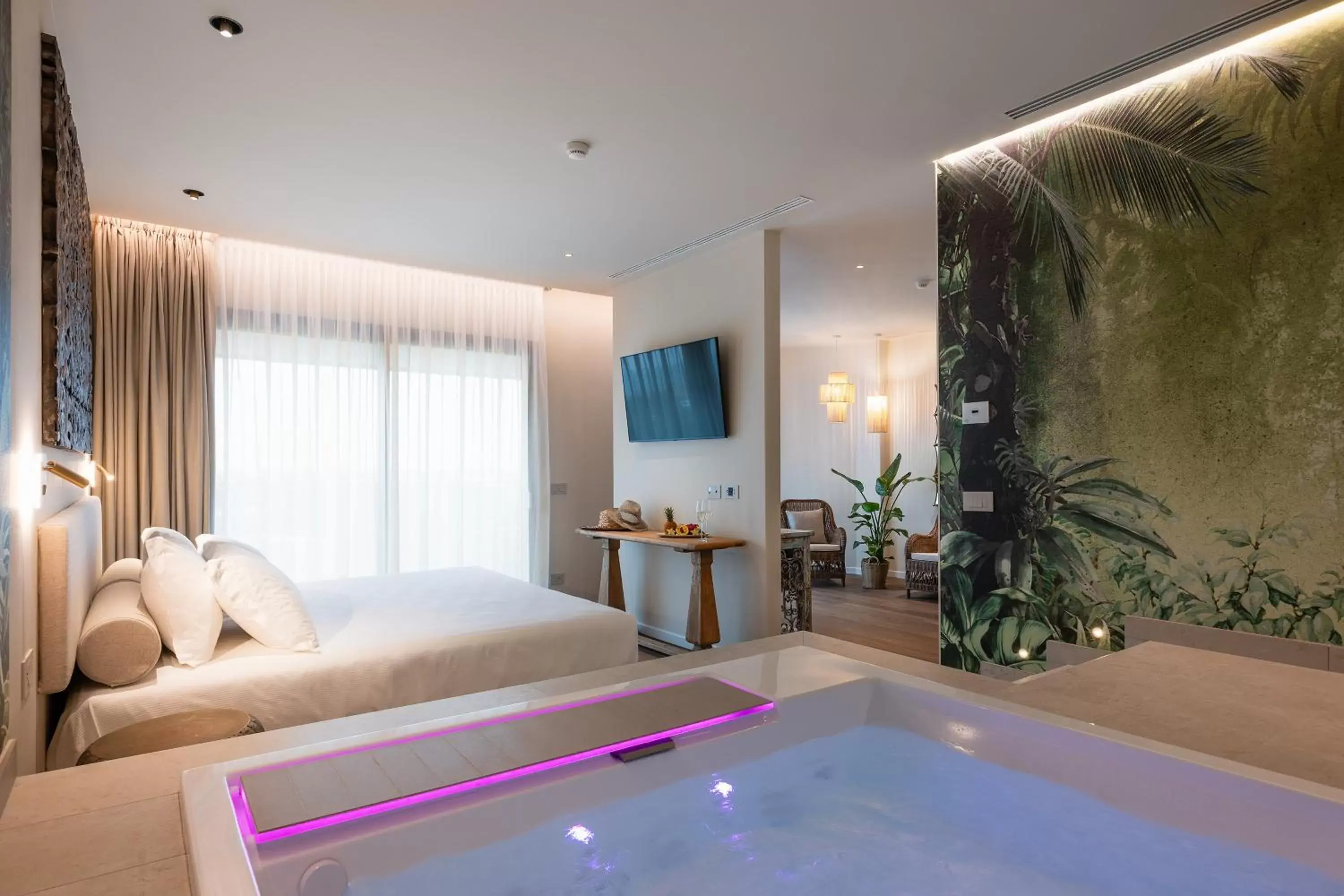 Suite with Hot Tub in Savoy Beach Hotel & Thermal Spa Suite with Hot Tub in Savoy Beach Hotel & Thermal Spa