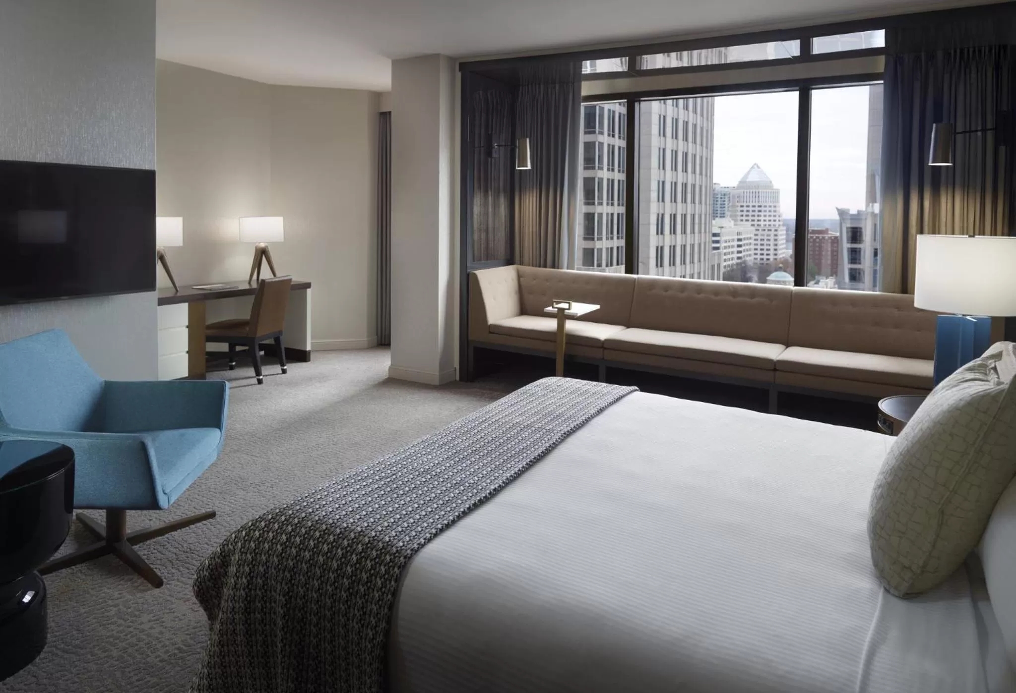 Photo of the whole room, Bed in Omni Charlotte Hotel