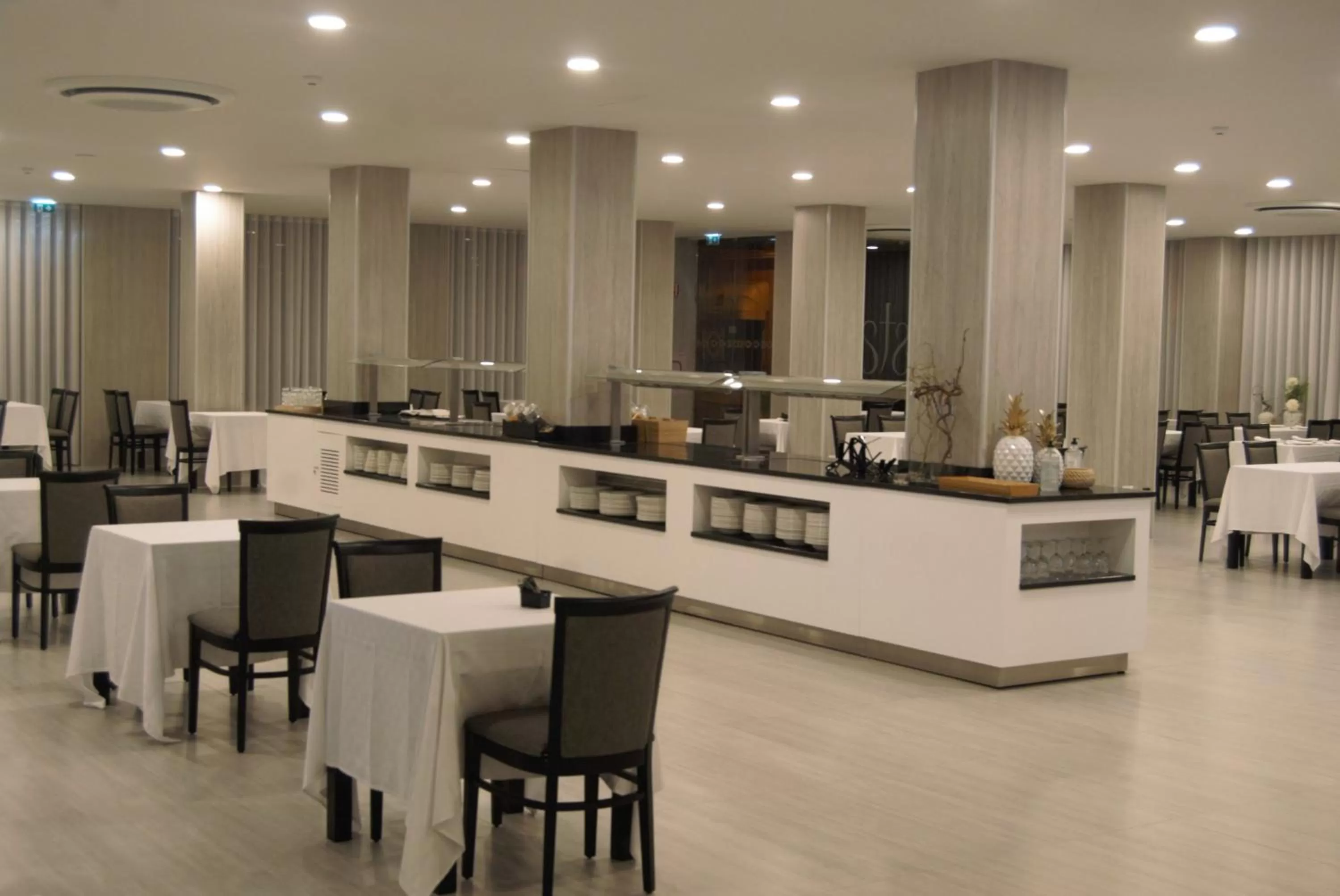 Restaurant/places to eat in Hotel Cristal Setúbal