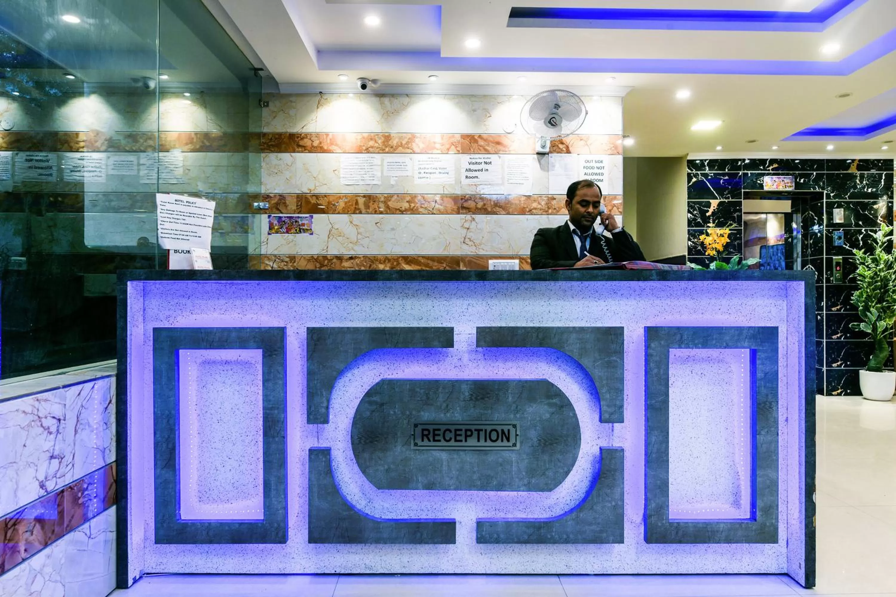 Lobby or reception in Hotel Pearl - Mahipalpur Delhi Airport