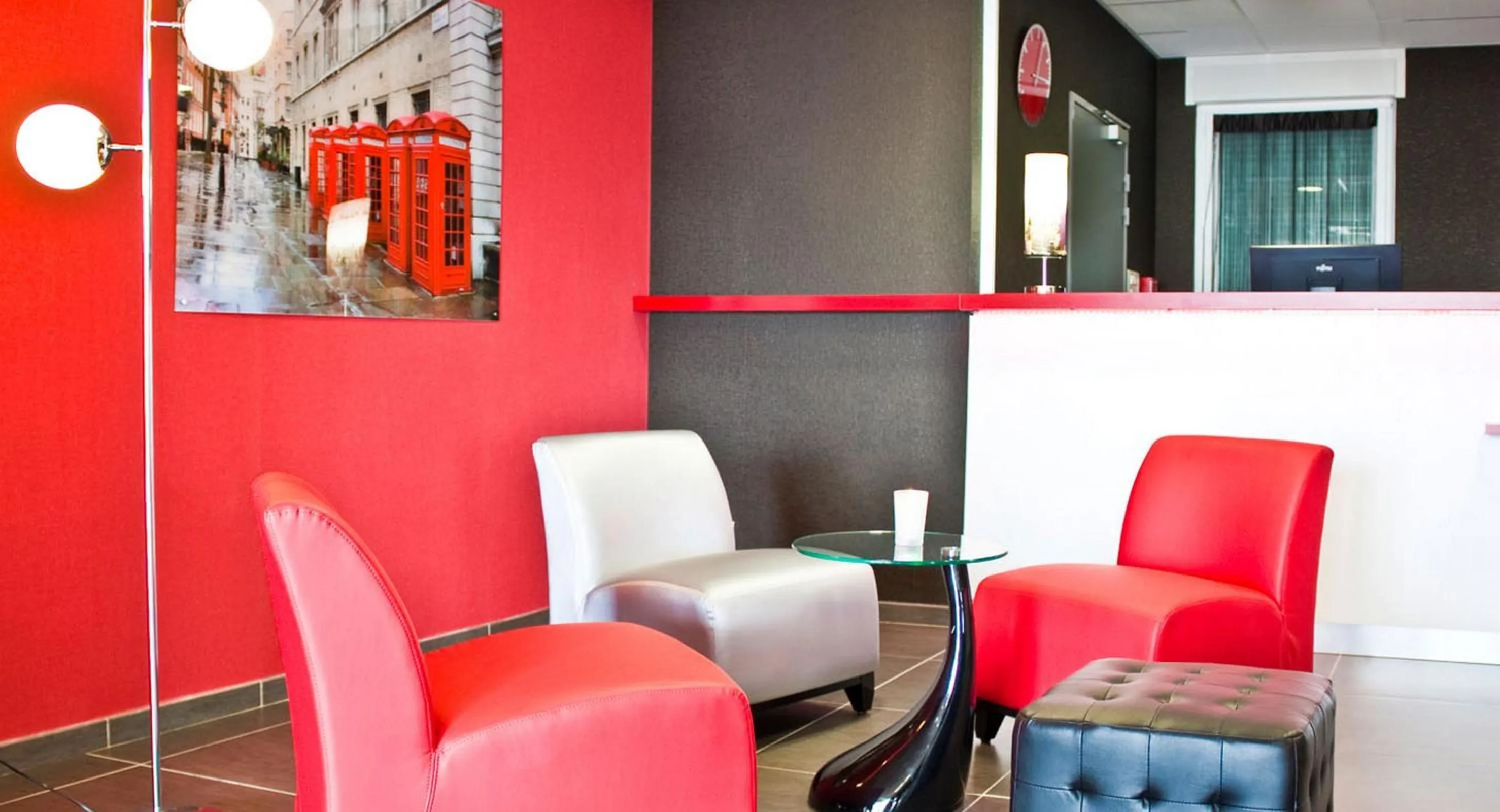Lobby or reception in The Originals City, Hôtel des Lys, Dreux
