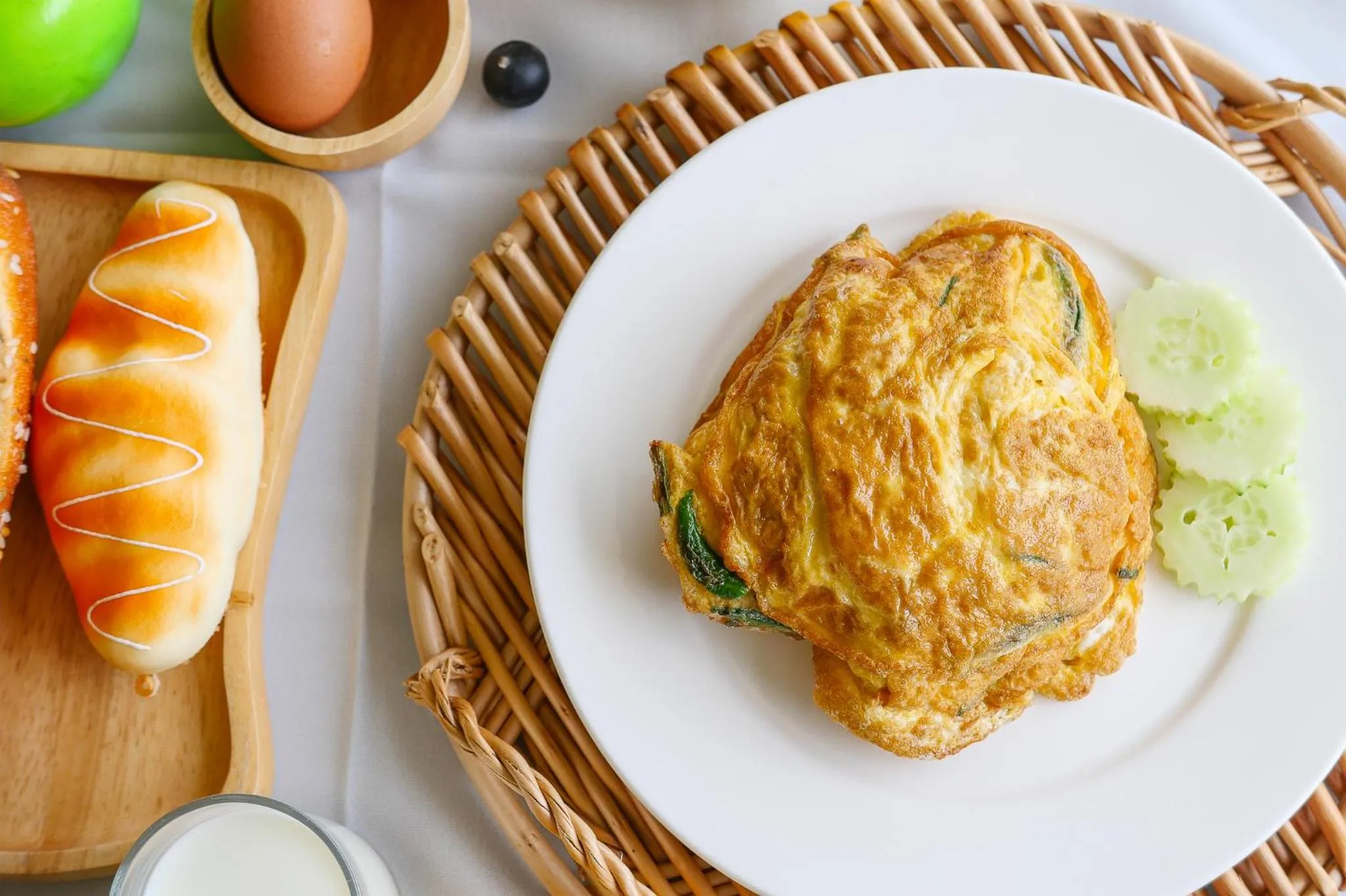 Food and drinks in AU Place Hotel