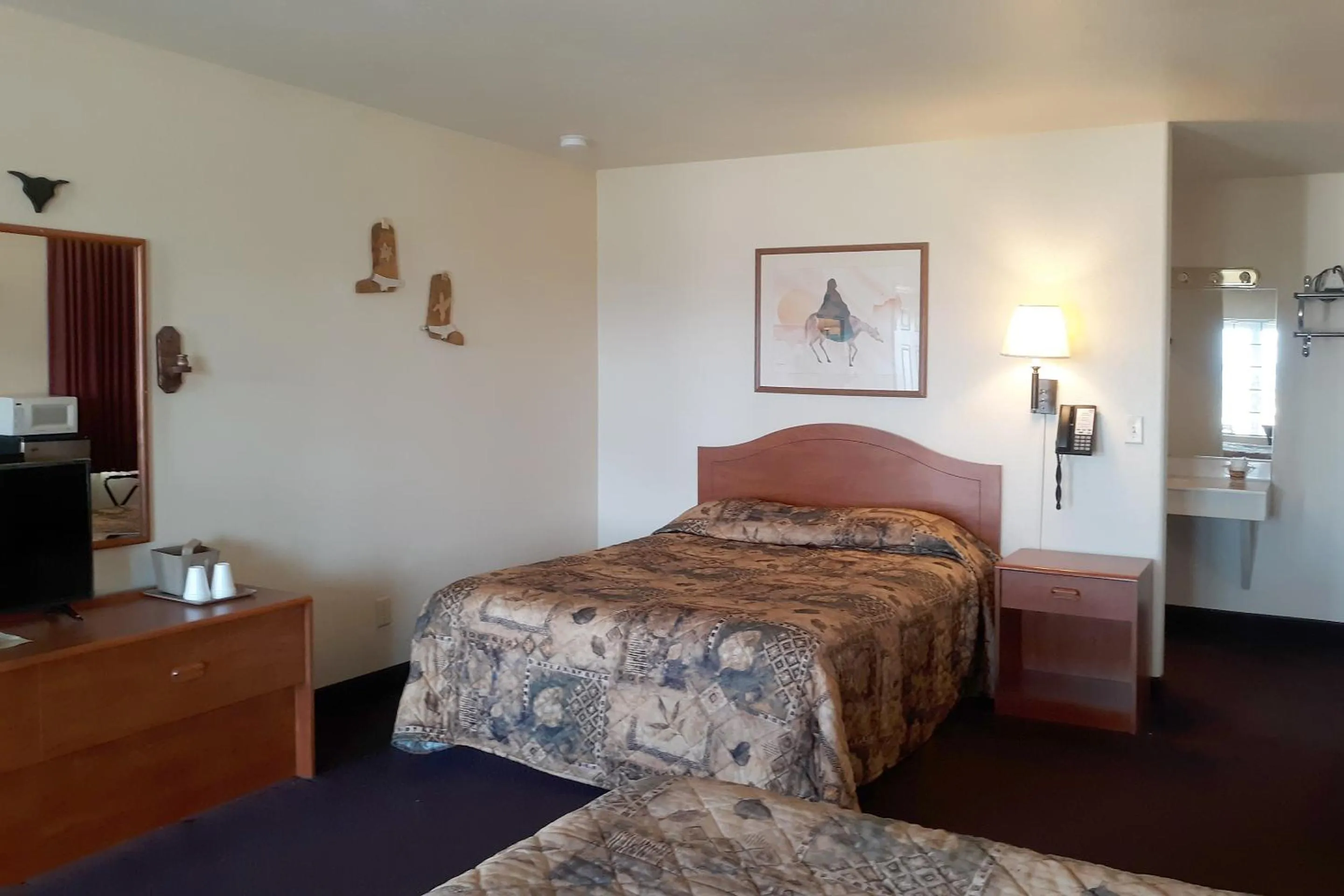 Bedroom, Bed in OYO Hotel Tombstone