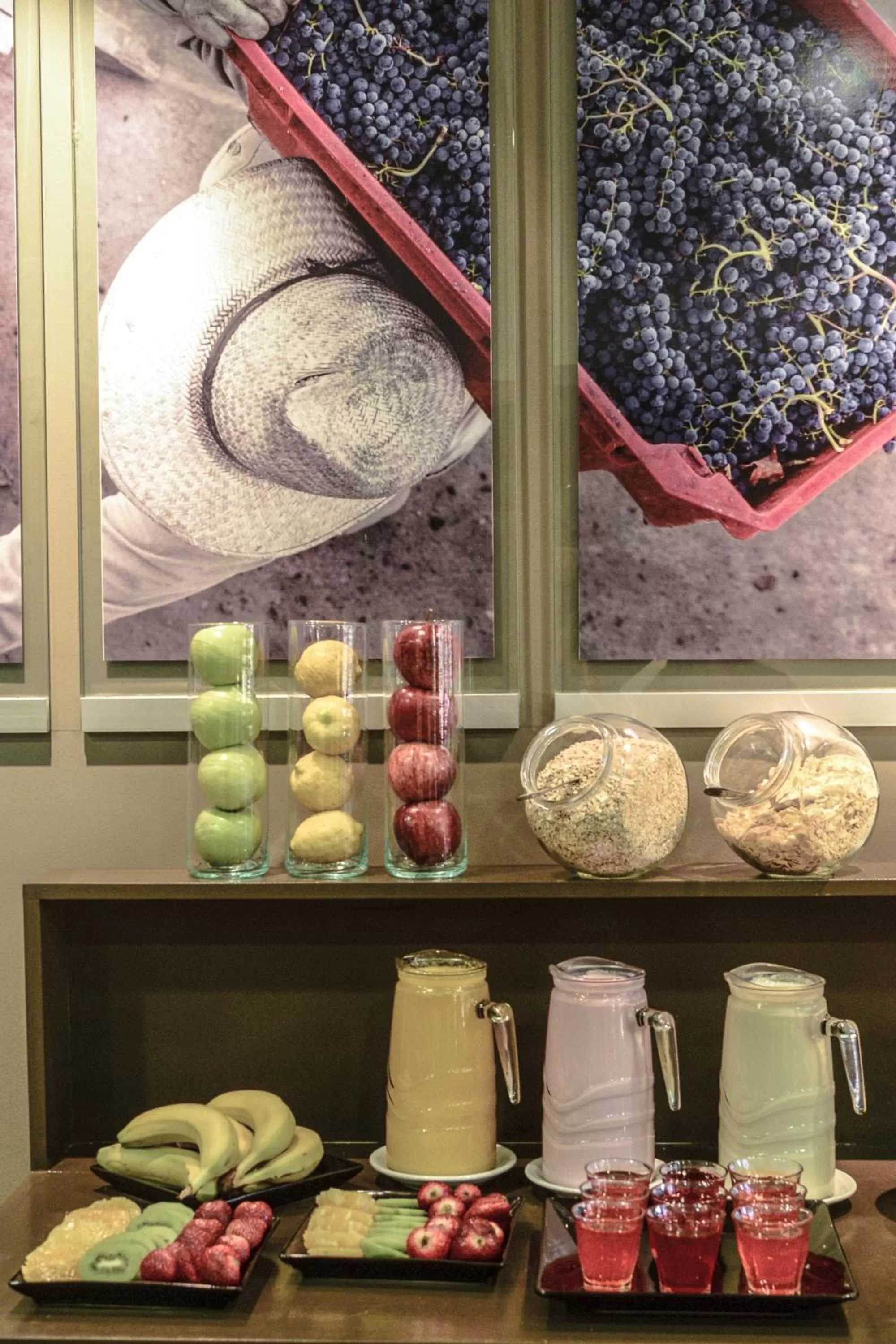 Buffet breakfast in Portal Plaza Suites