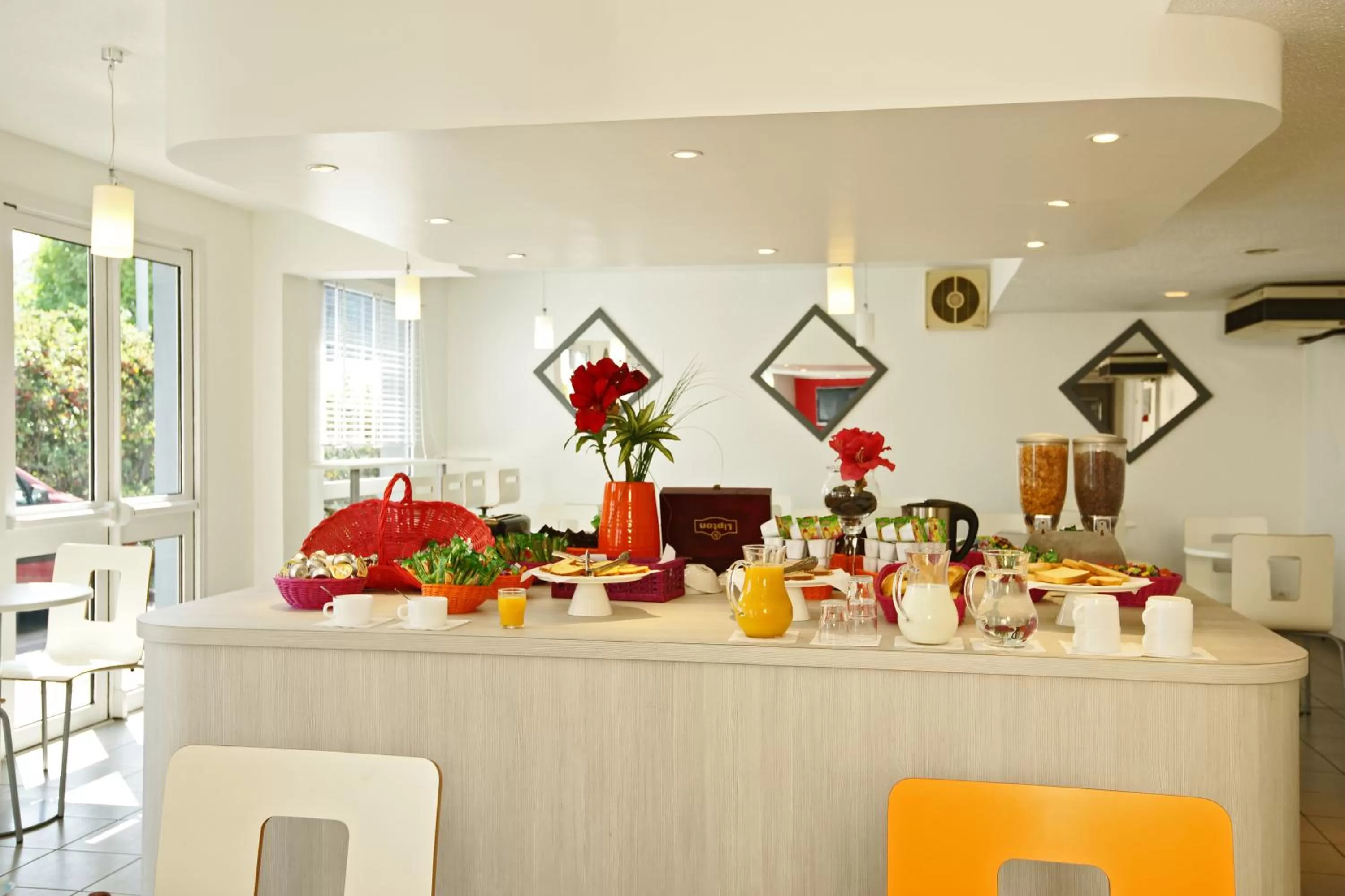 Restaurant/places to eat in Première Classe Rosny Sous Bois