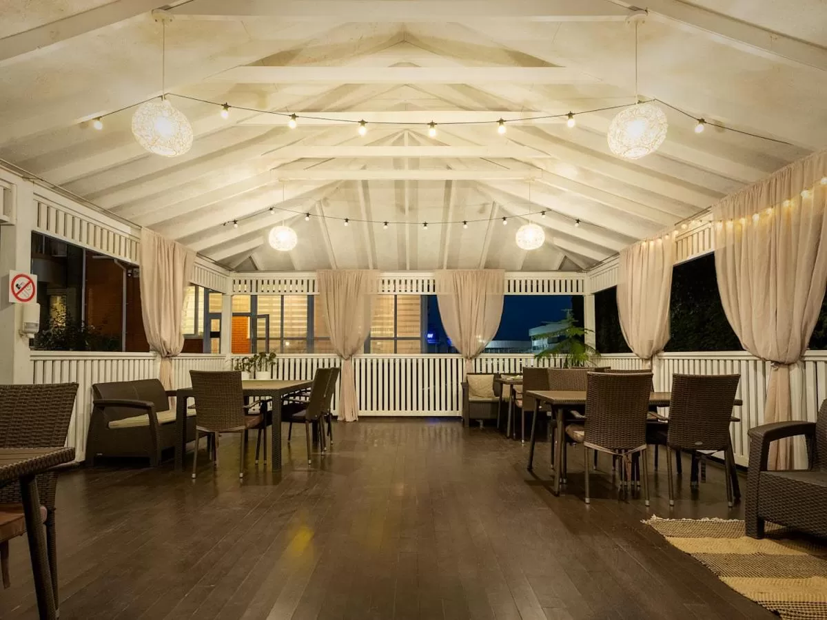 Restaurant/places to eat in Park Hotel