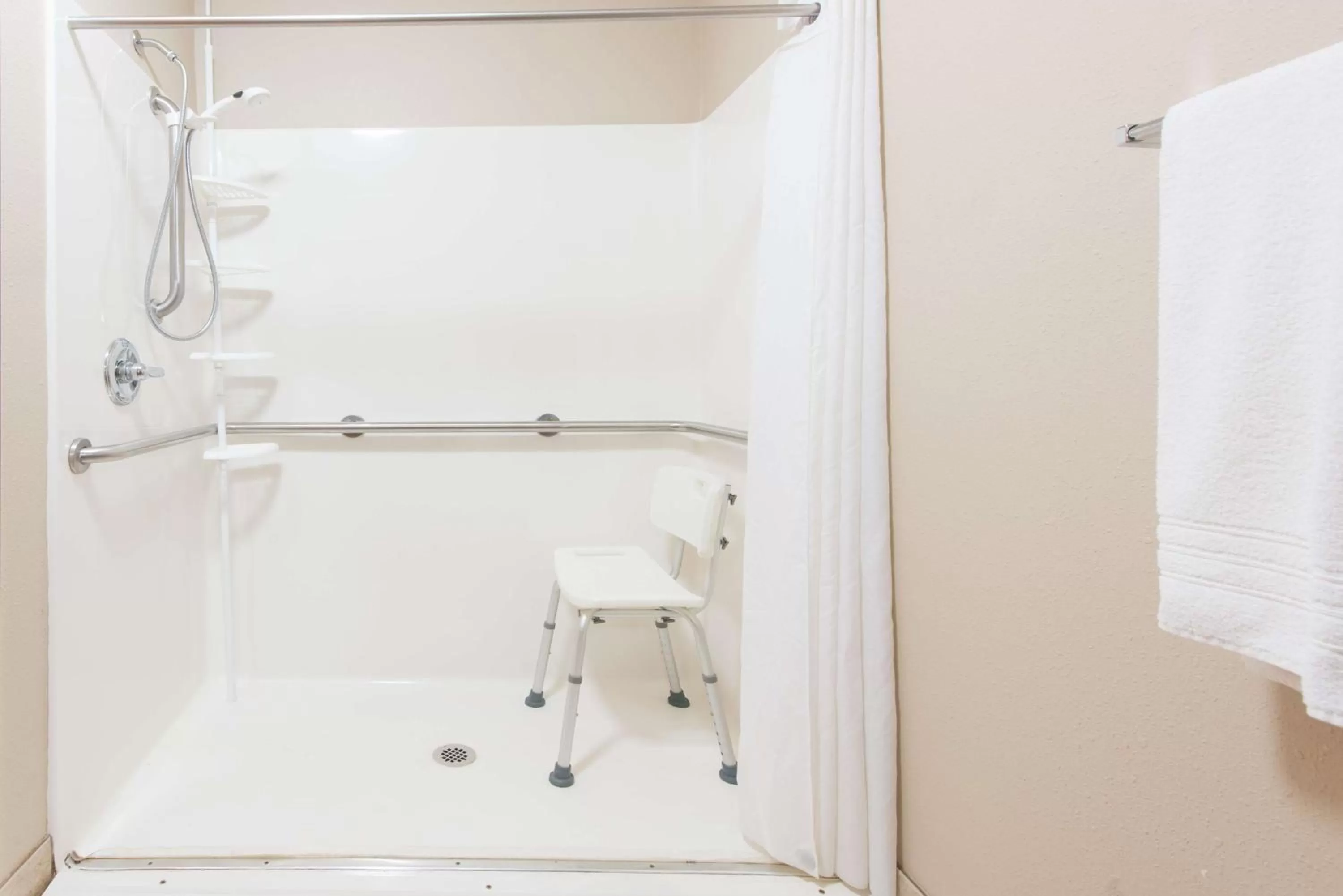 King Room - Disability Access - Non-Smoking in Super 8 by Wyndham Union