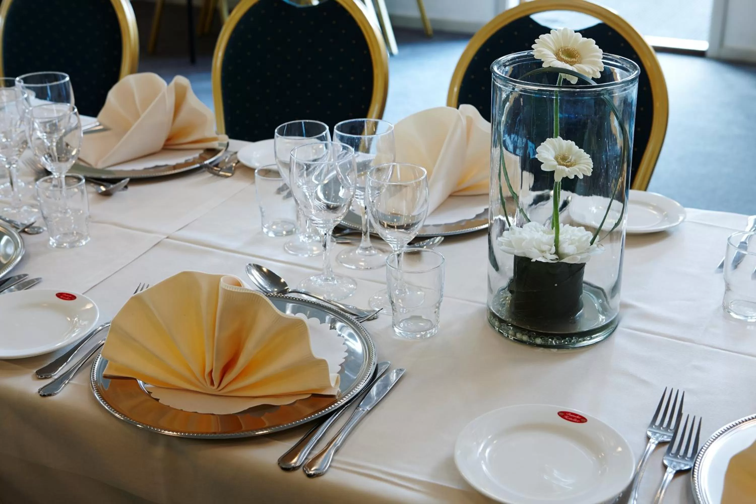 Restaurant/places to eat in Hotel Falken