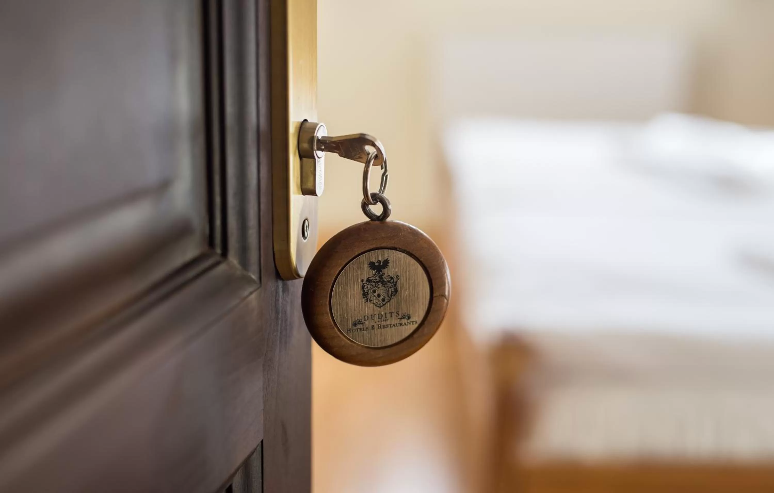 Property building, Bed in Révész Hotel, Restaurant and Rosa Spa