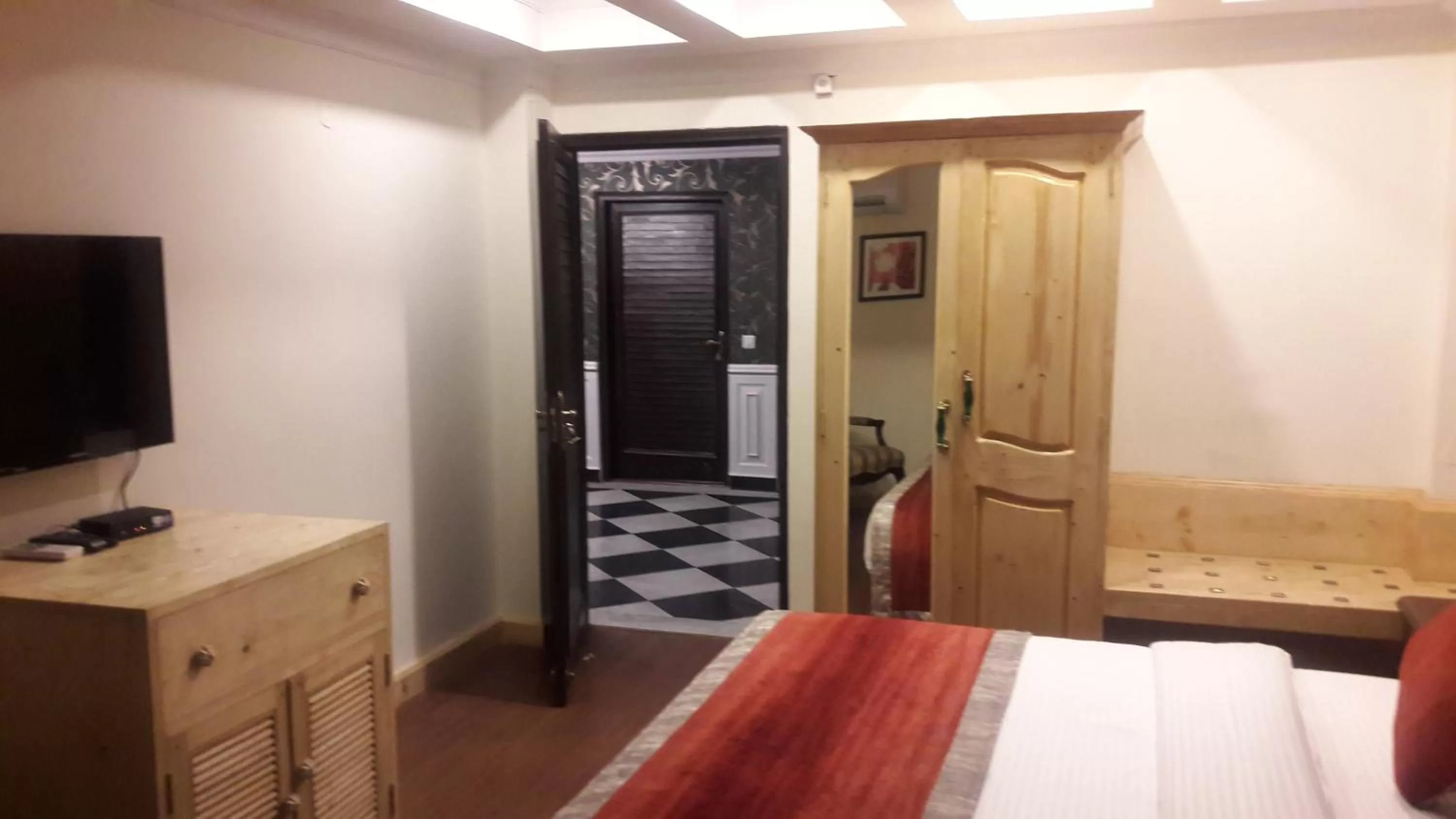 Photo of the whole room, Bed in The Oaktree House