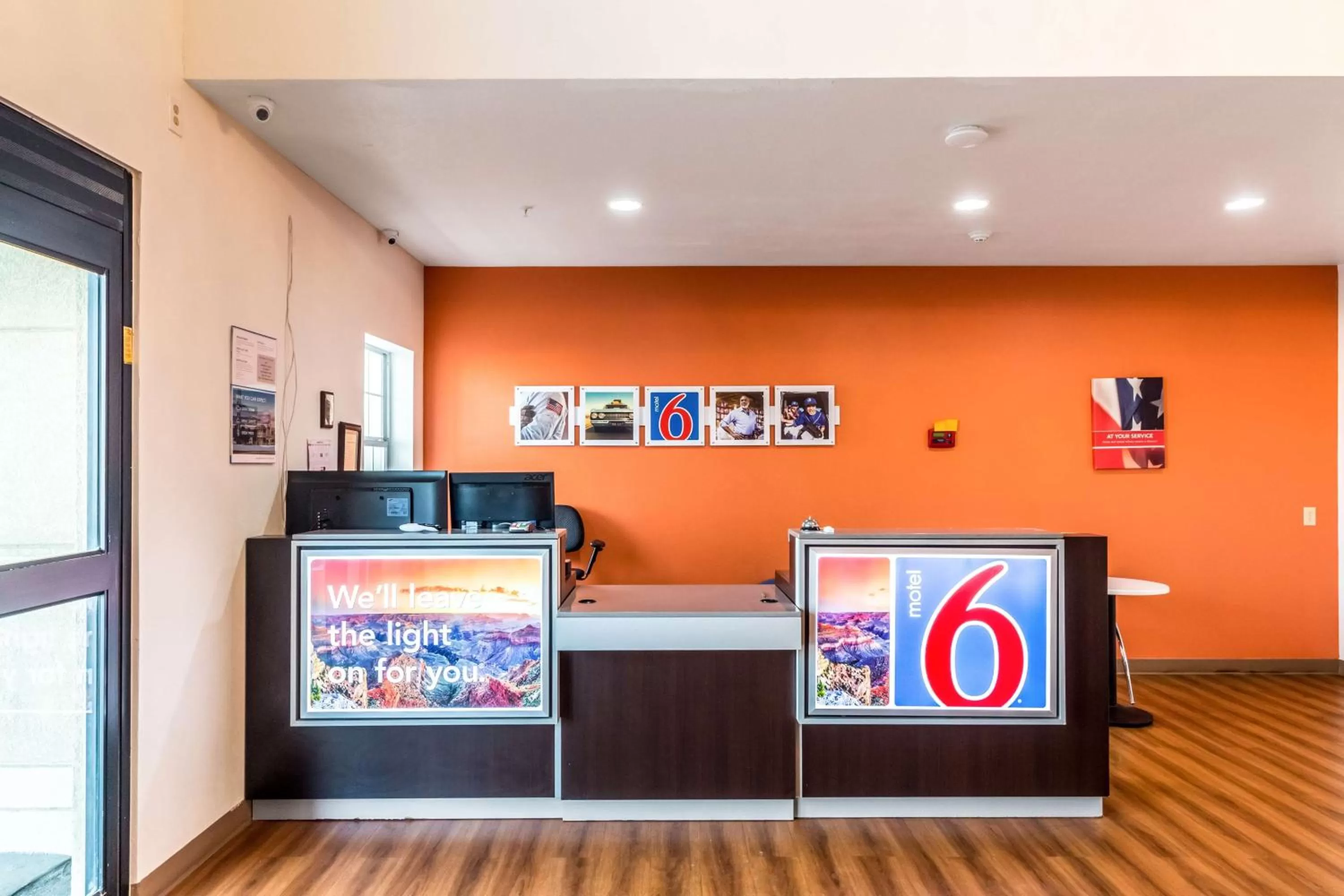 Property logo or sign in Motel 6-Jourdanton, TX