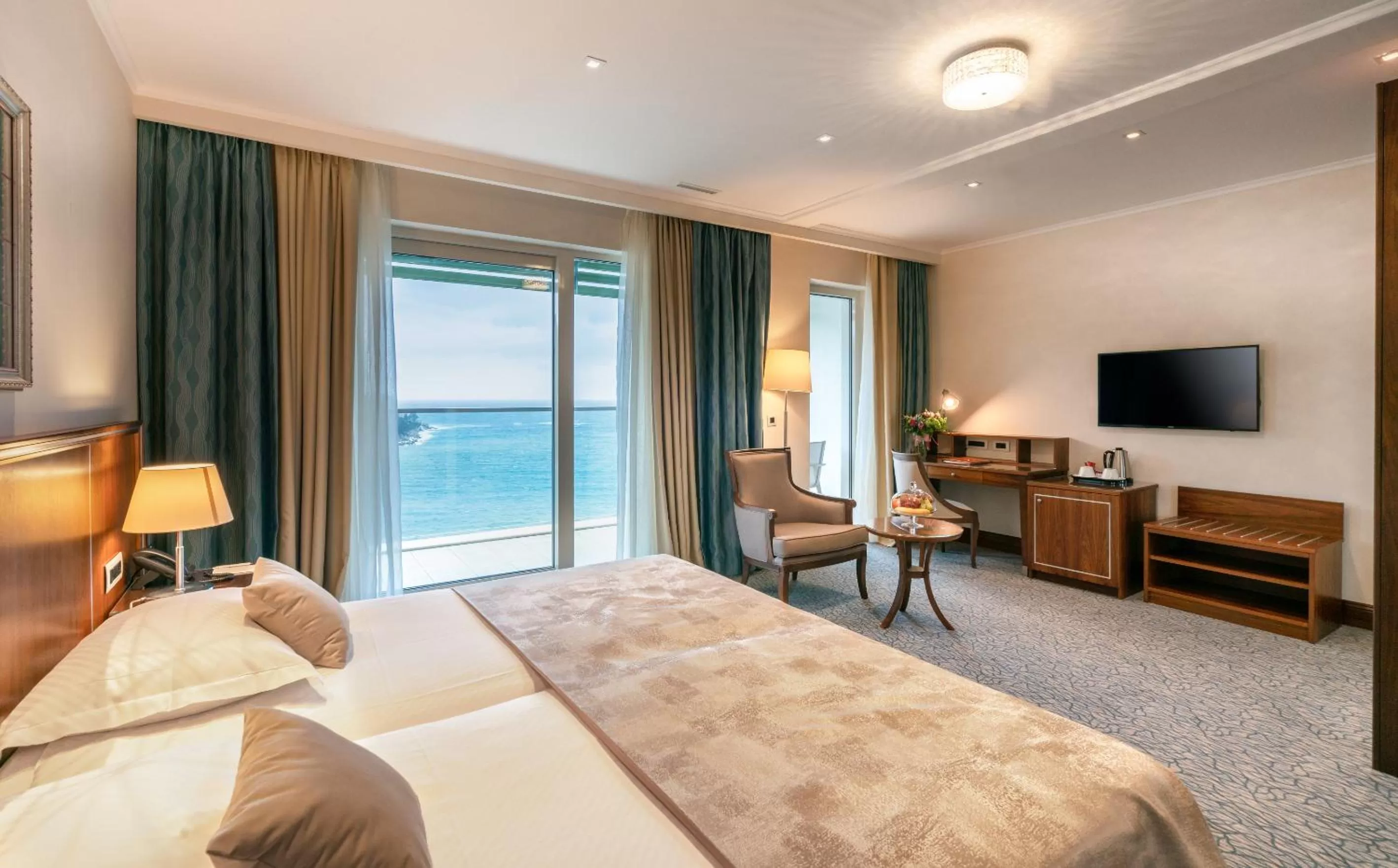 Photo of the whole room, Bed in Hotel More