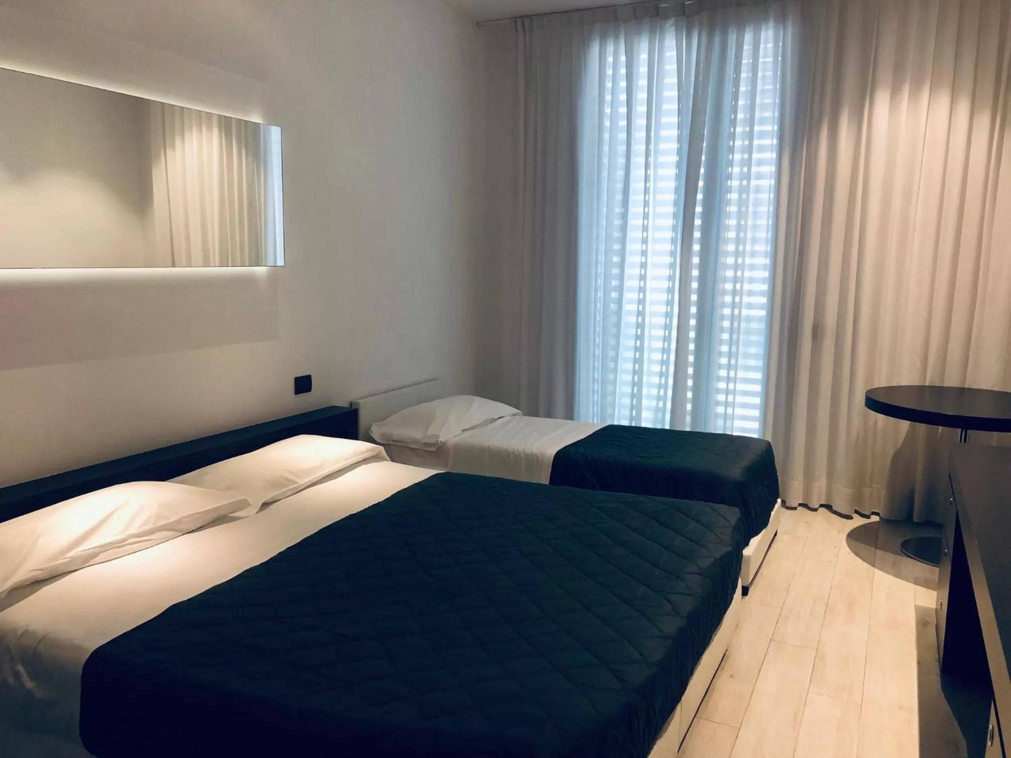 Photo of the whole room, Bed in Blue Shades Hotel