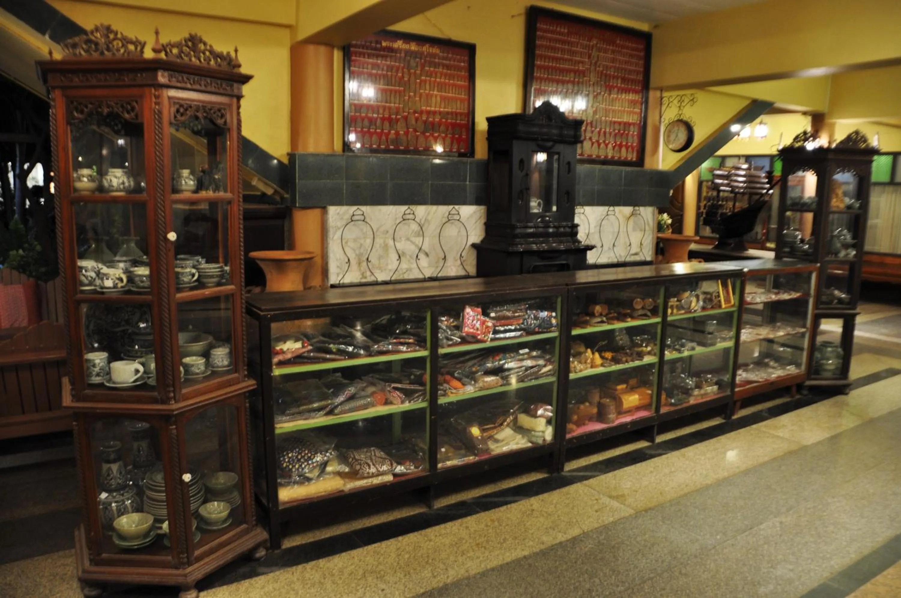On-site shops in Ruean Thai Hotel