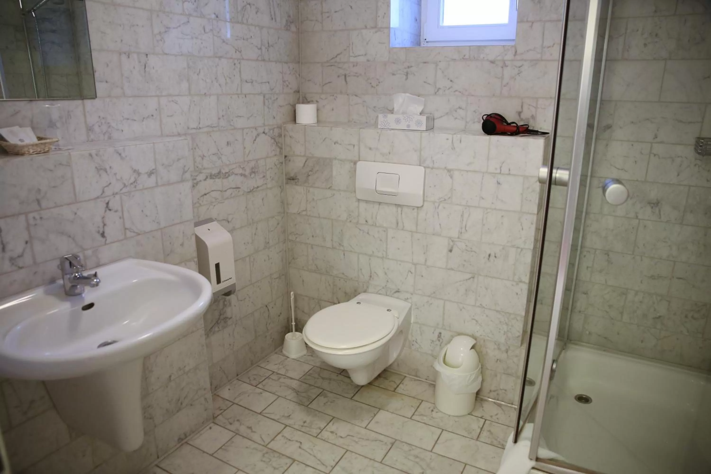 Shower in Waldhotel Wilhelmshöhe