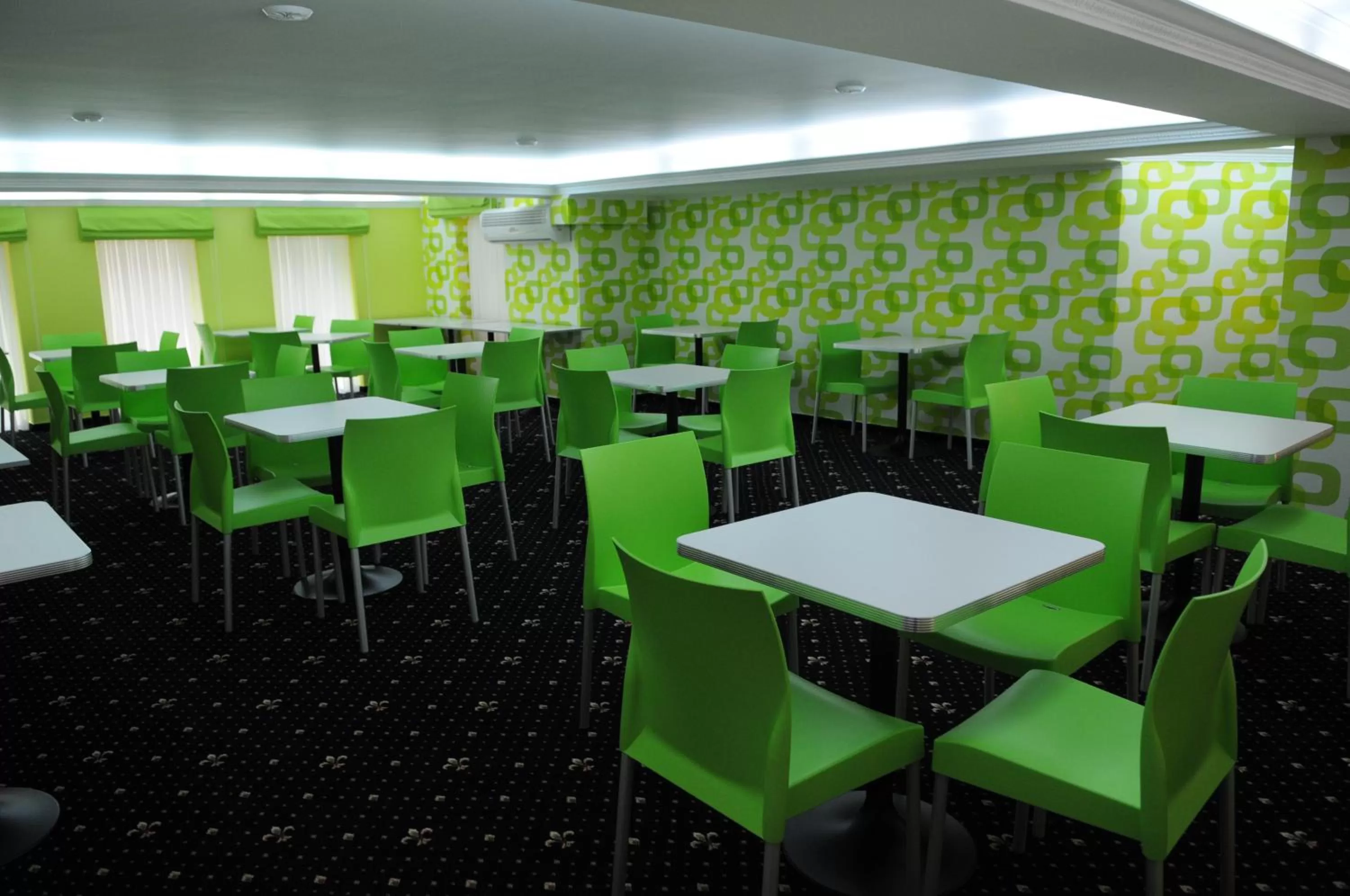 Business facilities in Manhattan Hotel & Restaurant