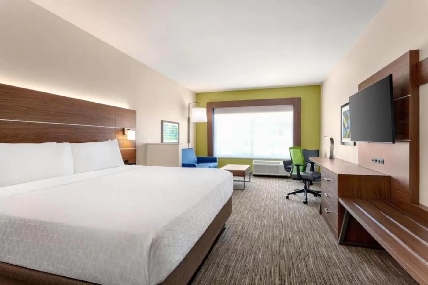 Living room, Bed in Holiday Inn Express & Suites Austin North - Pflugerville by IHG