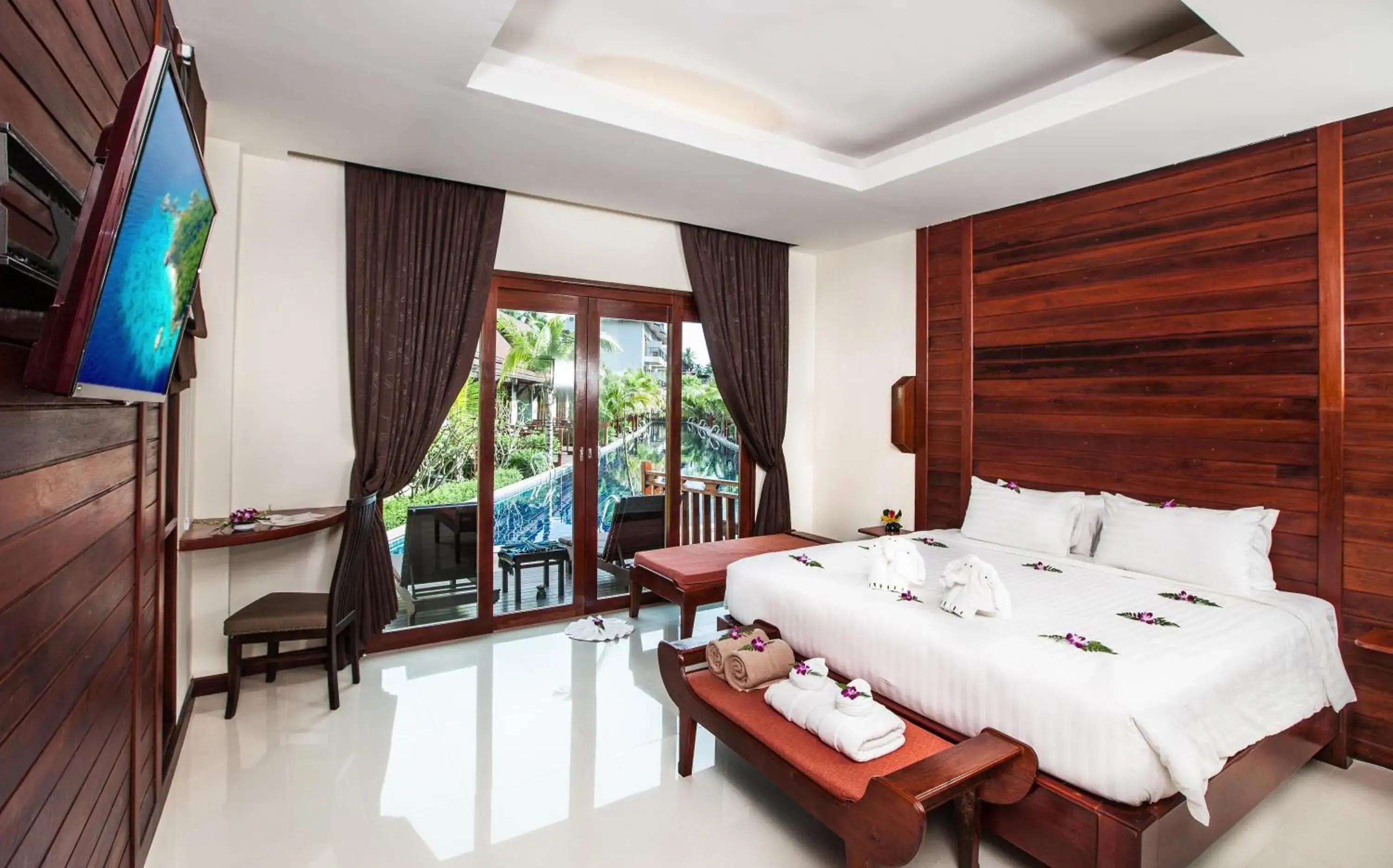 Villa with Pool Access in T-Villa Phuket Villa with Pool Access in T-Villa Phuket