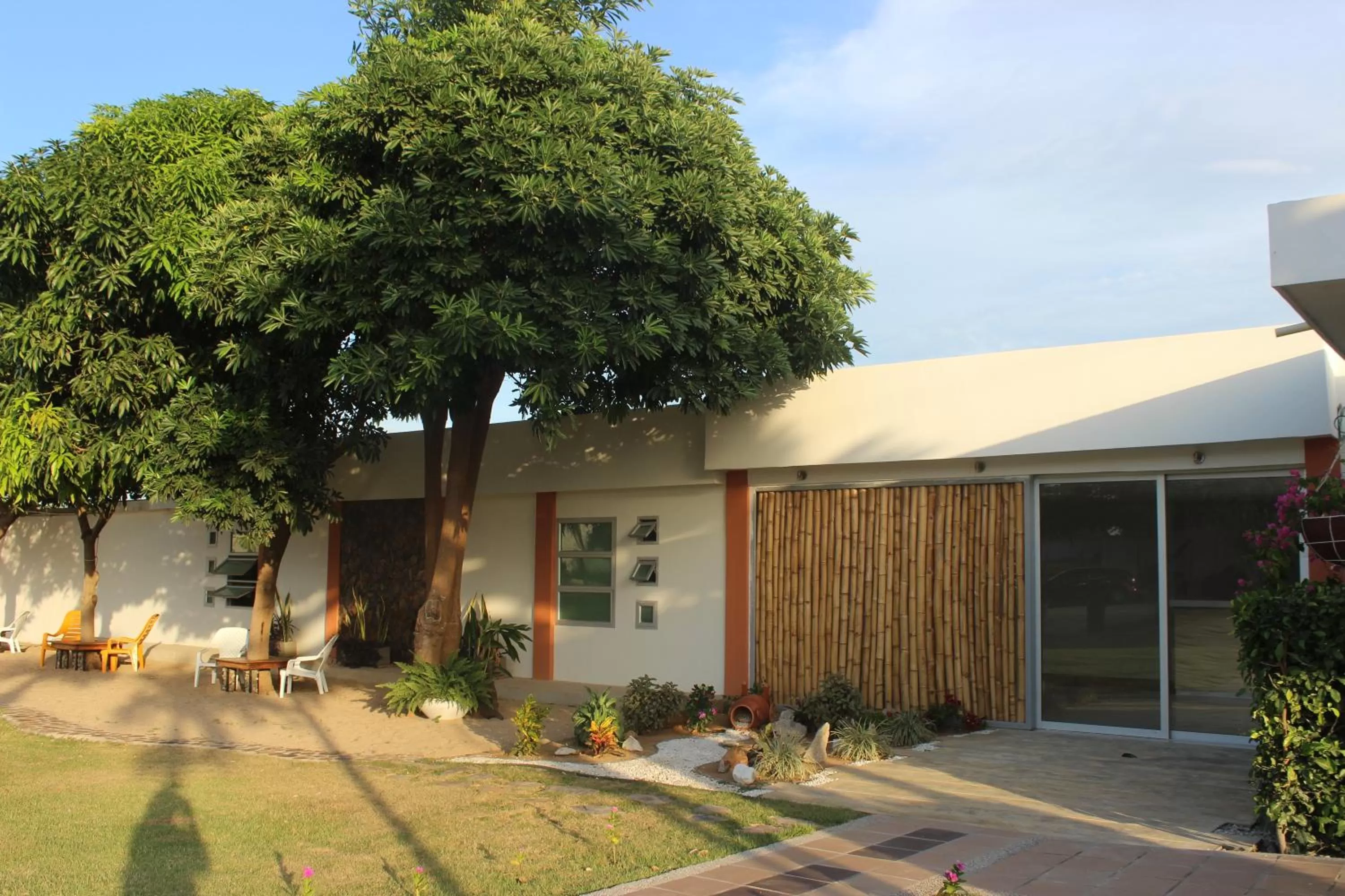 Facade/entrance in Hotel Emerawaa