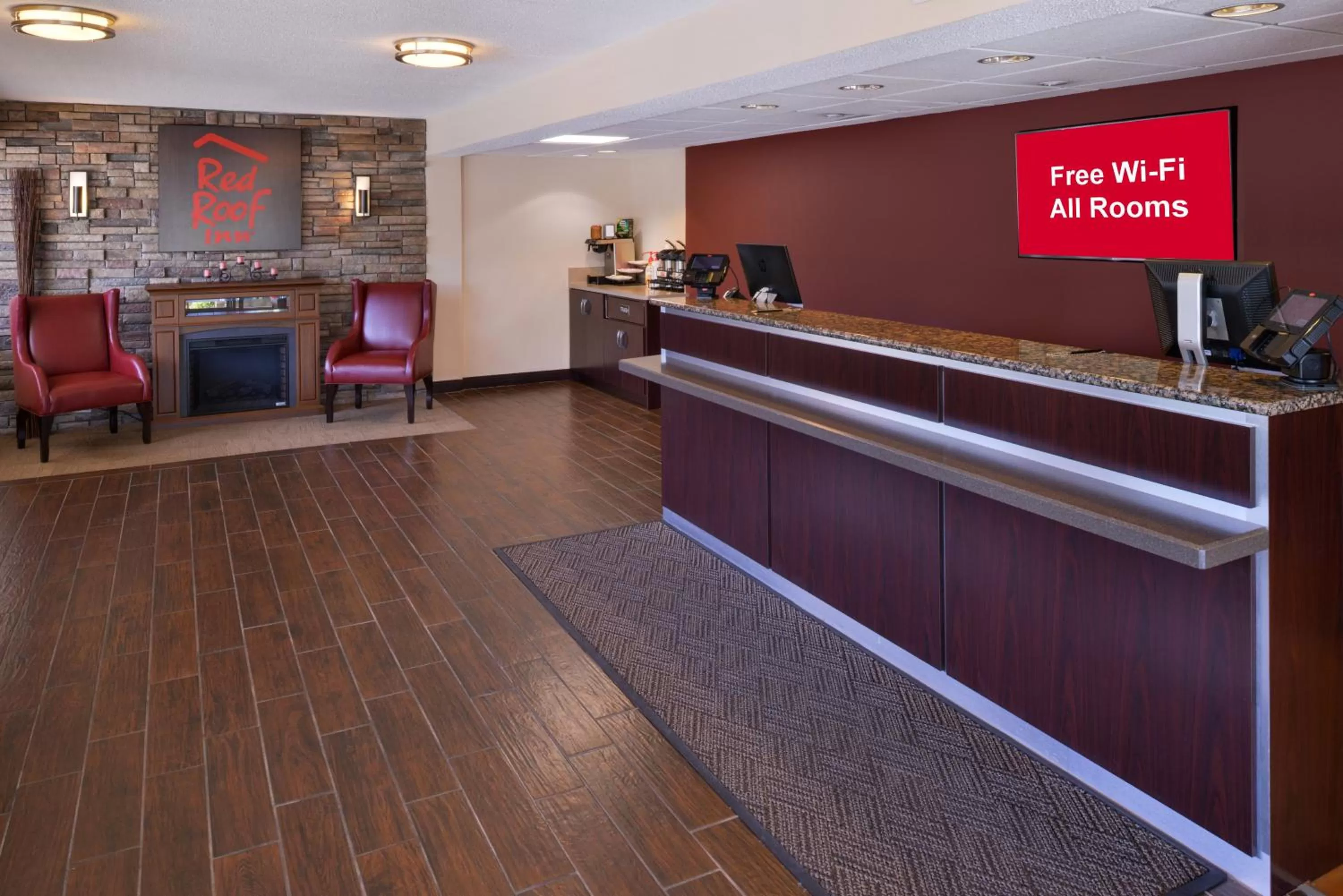 Lobby or reception in Red Roof Inn PLUS+ Chicago - Northbrook/Deerfield