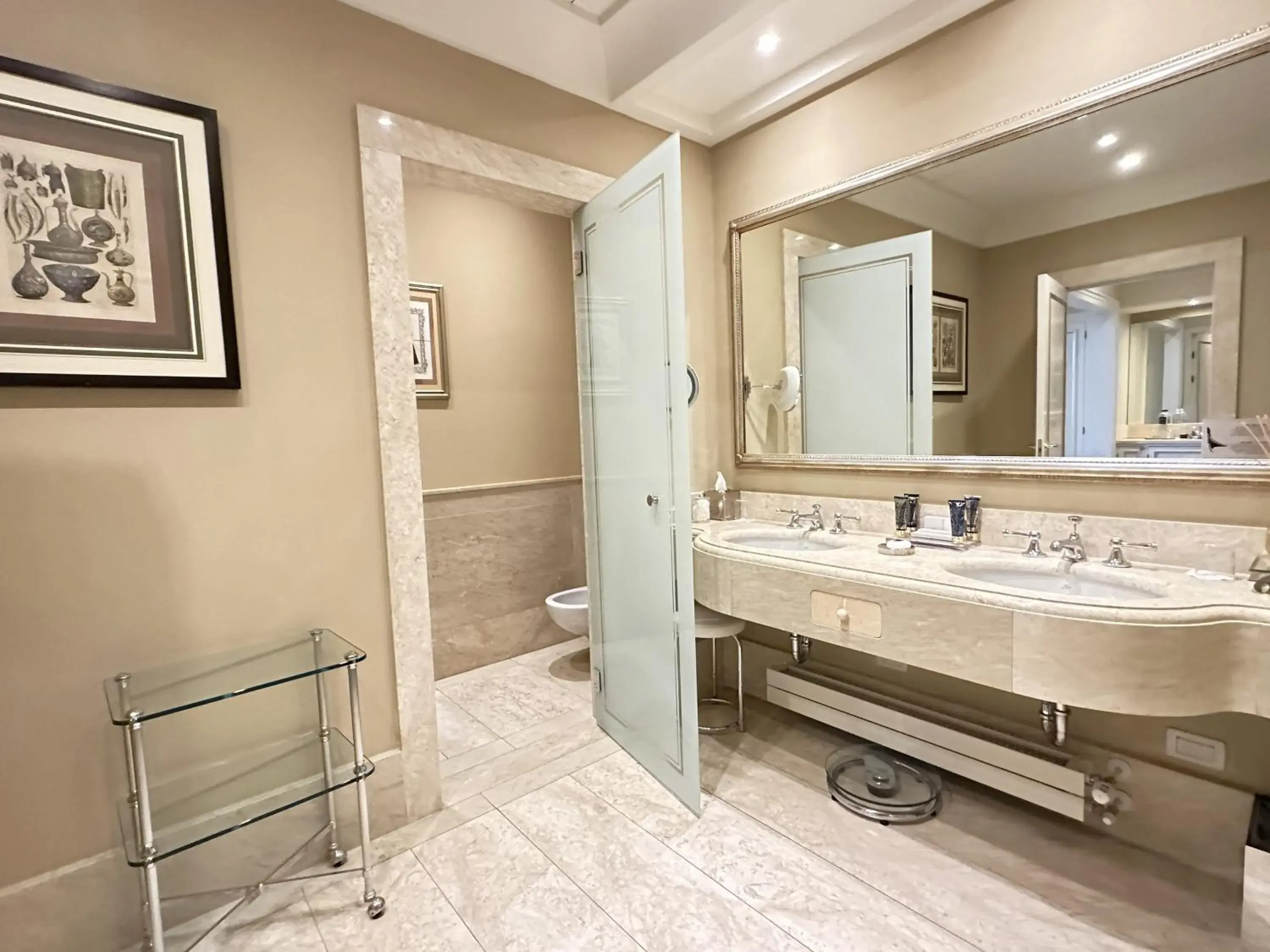 Junior Suite Garden Courtyard View in San Clemente Palace Kempinski Venice Junior Suite Garden Courtyard View in San Clemente Palace Kempinski Venice