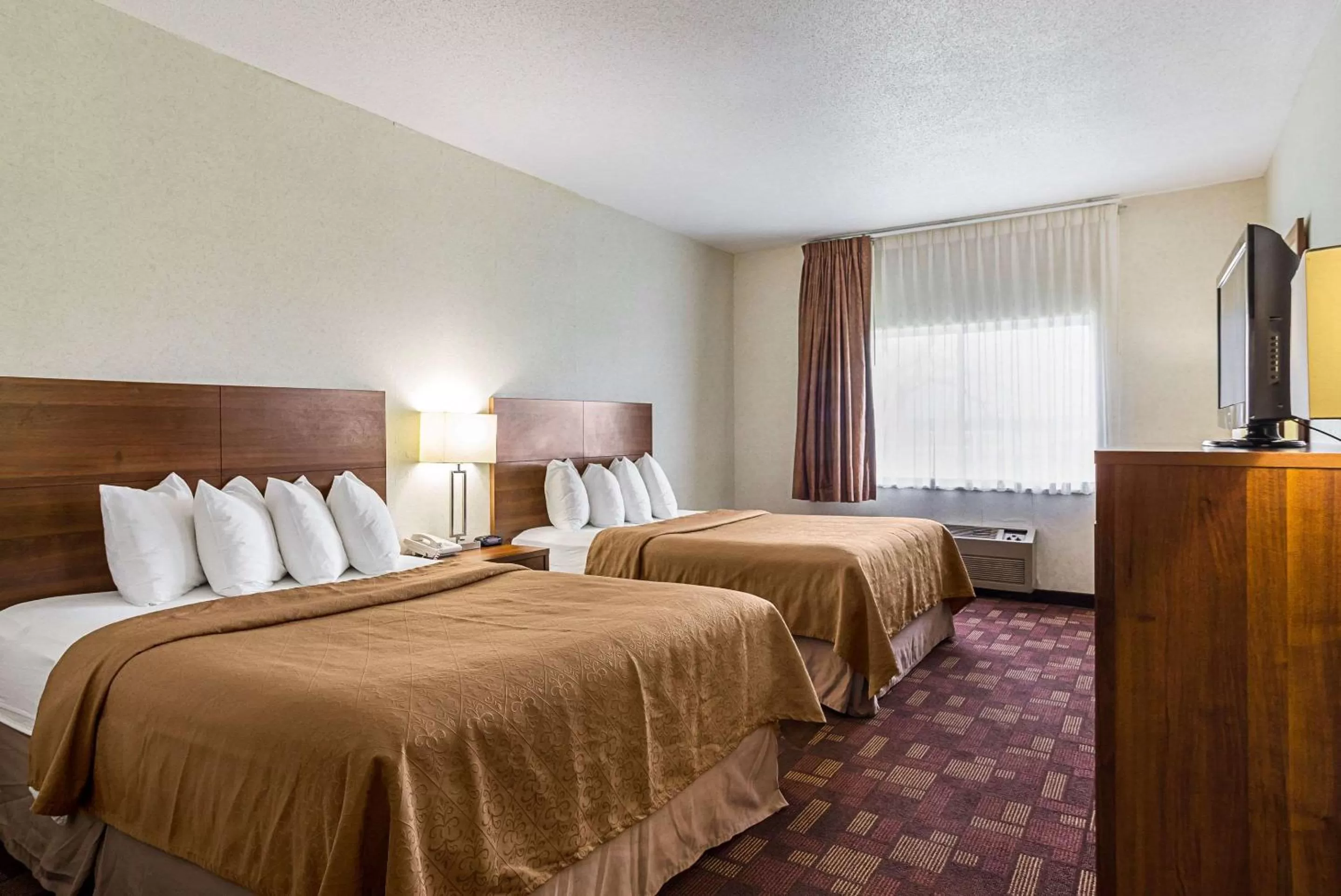 Photo of the whole room, Bed in Econo Lodge Luverne I-90