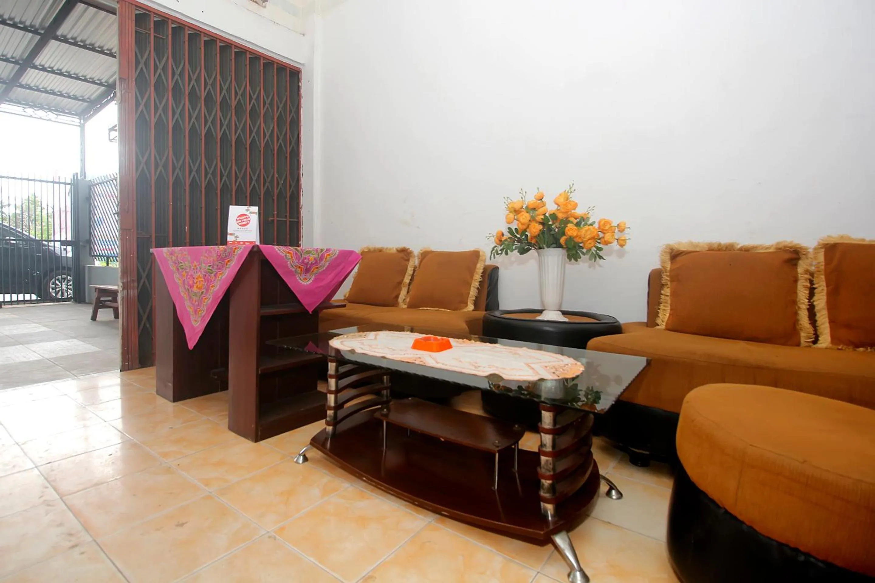 Lobby or reception in Hotel O Jasmine Kost Syariah