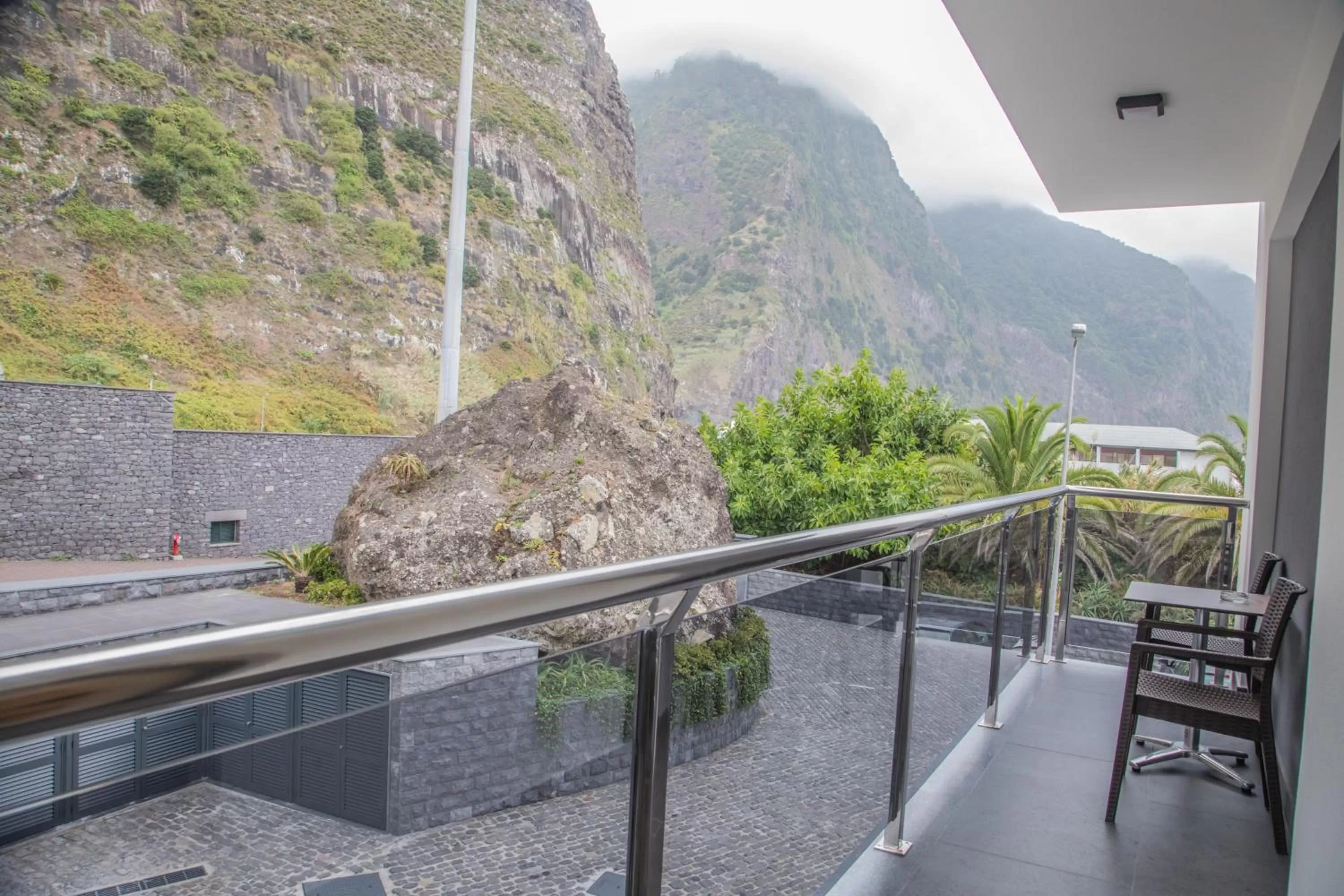 Mountain view, Balcony/Terrace in Calamar Hotel