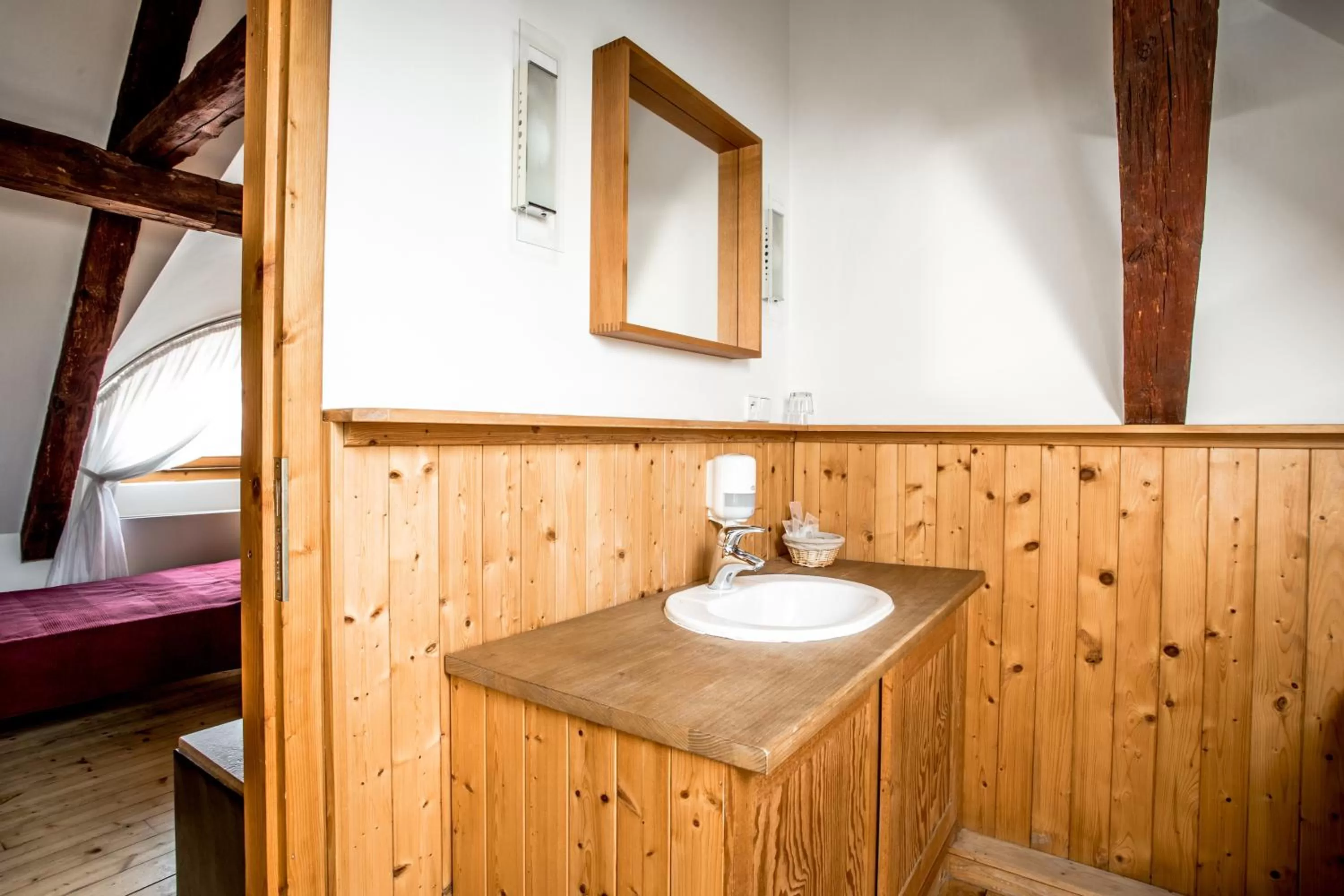 Bathroom, Bed in Hotel Dvur Hoffmeister