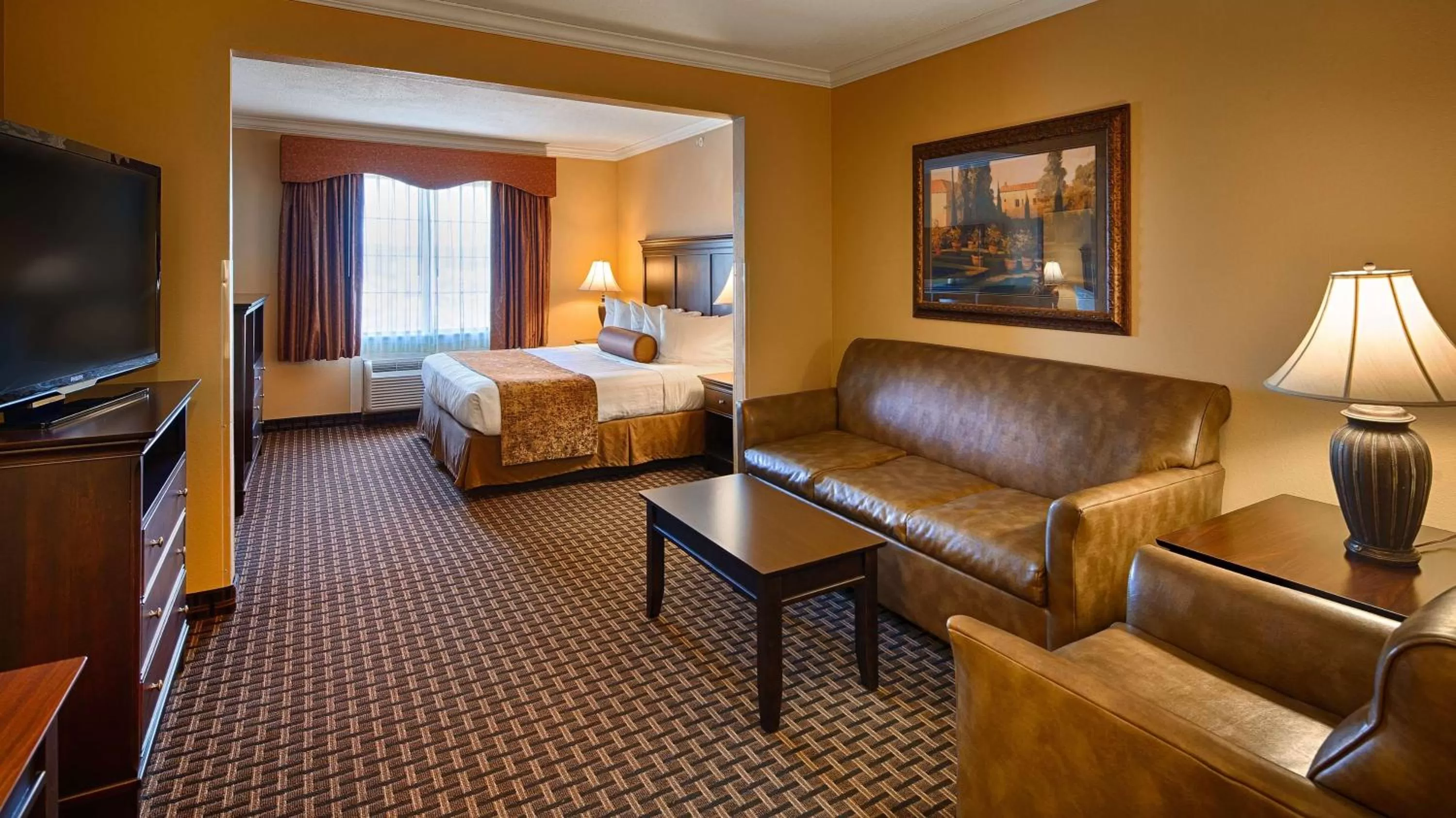 Photo of the whole room, Bed in Best Western Plus Southpark Inn & Suites