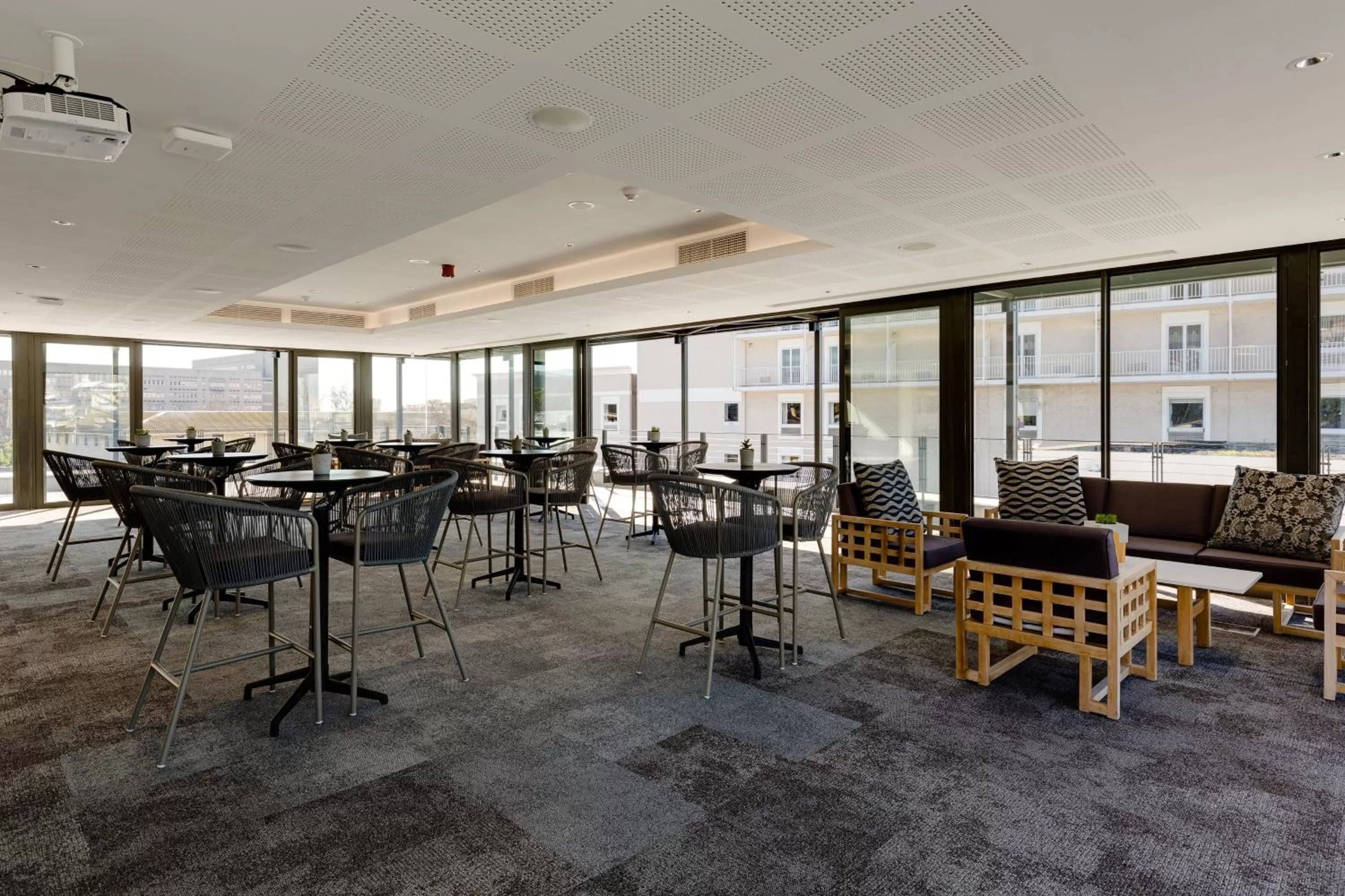 Lounge or bar in Protea Hotel by Marriott Cape Town Waterfront Breakwater Lodge