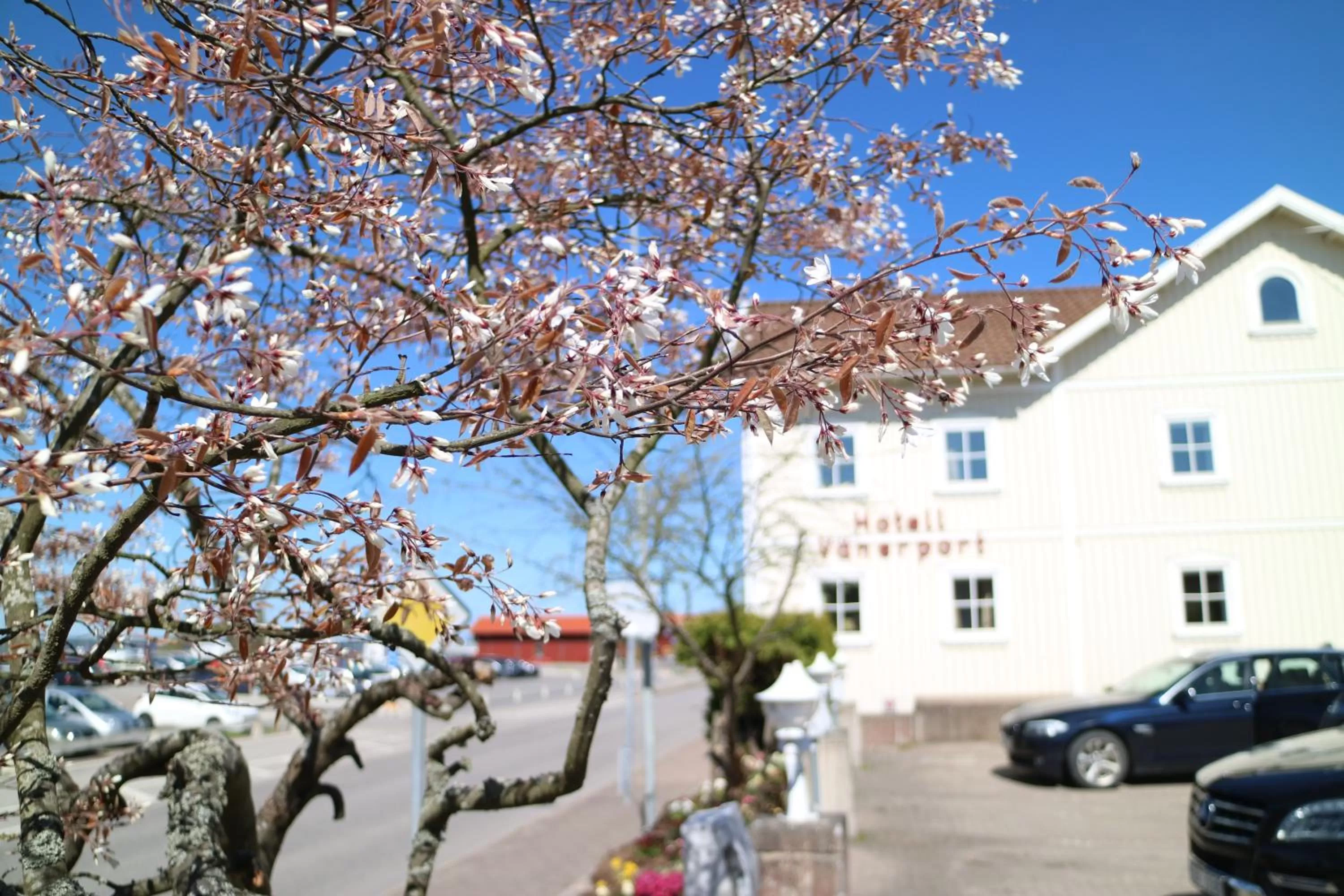 Parking in Vänerport Lakefront Hotell