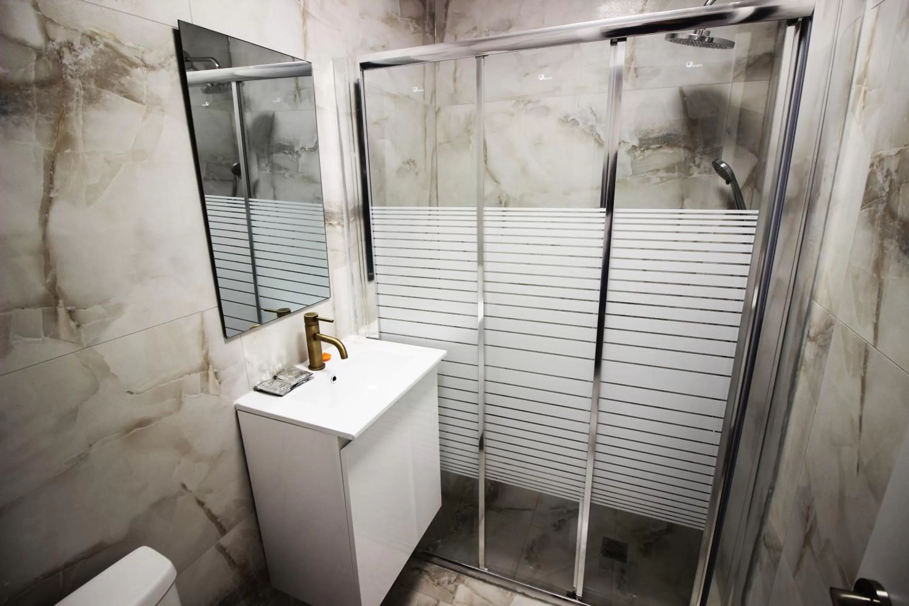 Bathroom in Sunset Inn