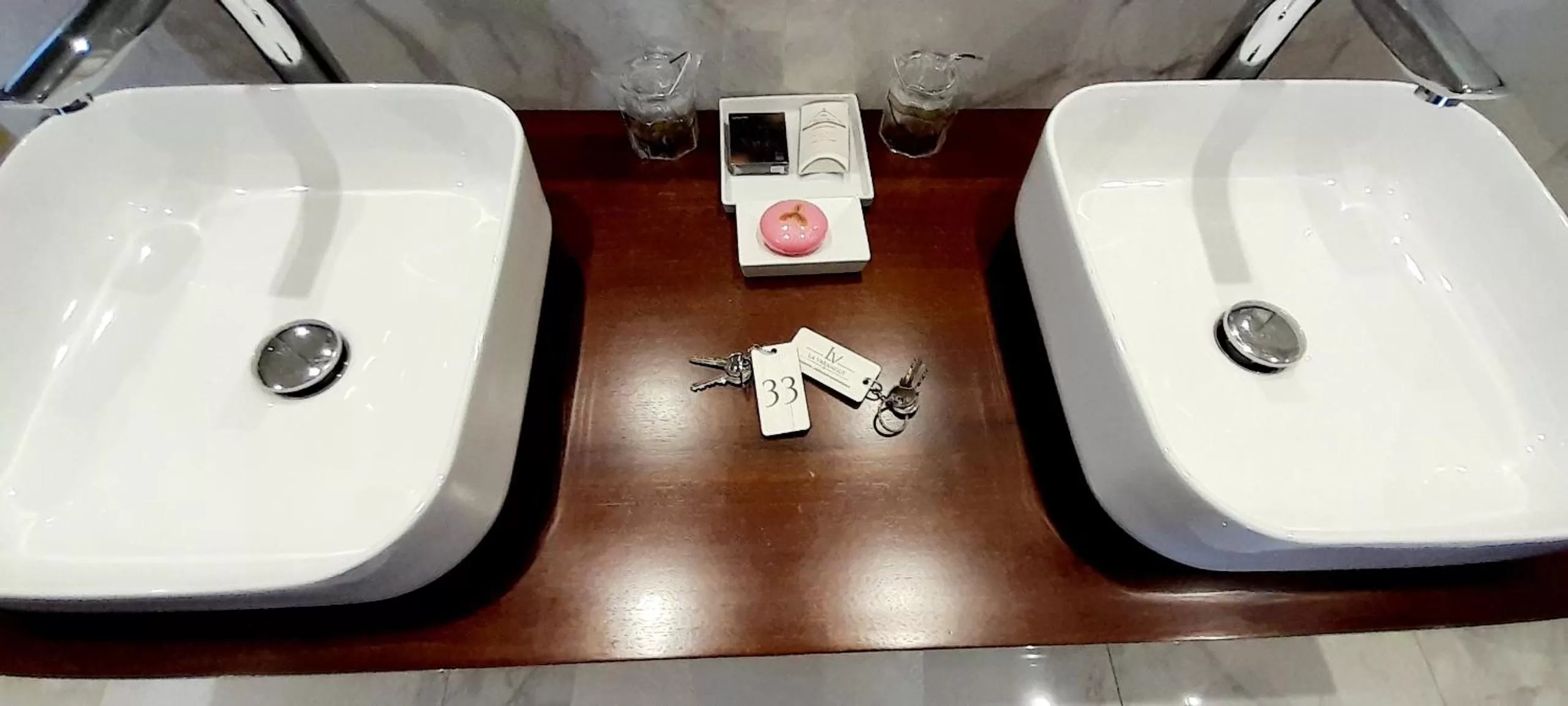 Bathroom in La Varangue