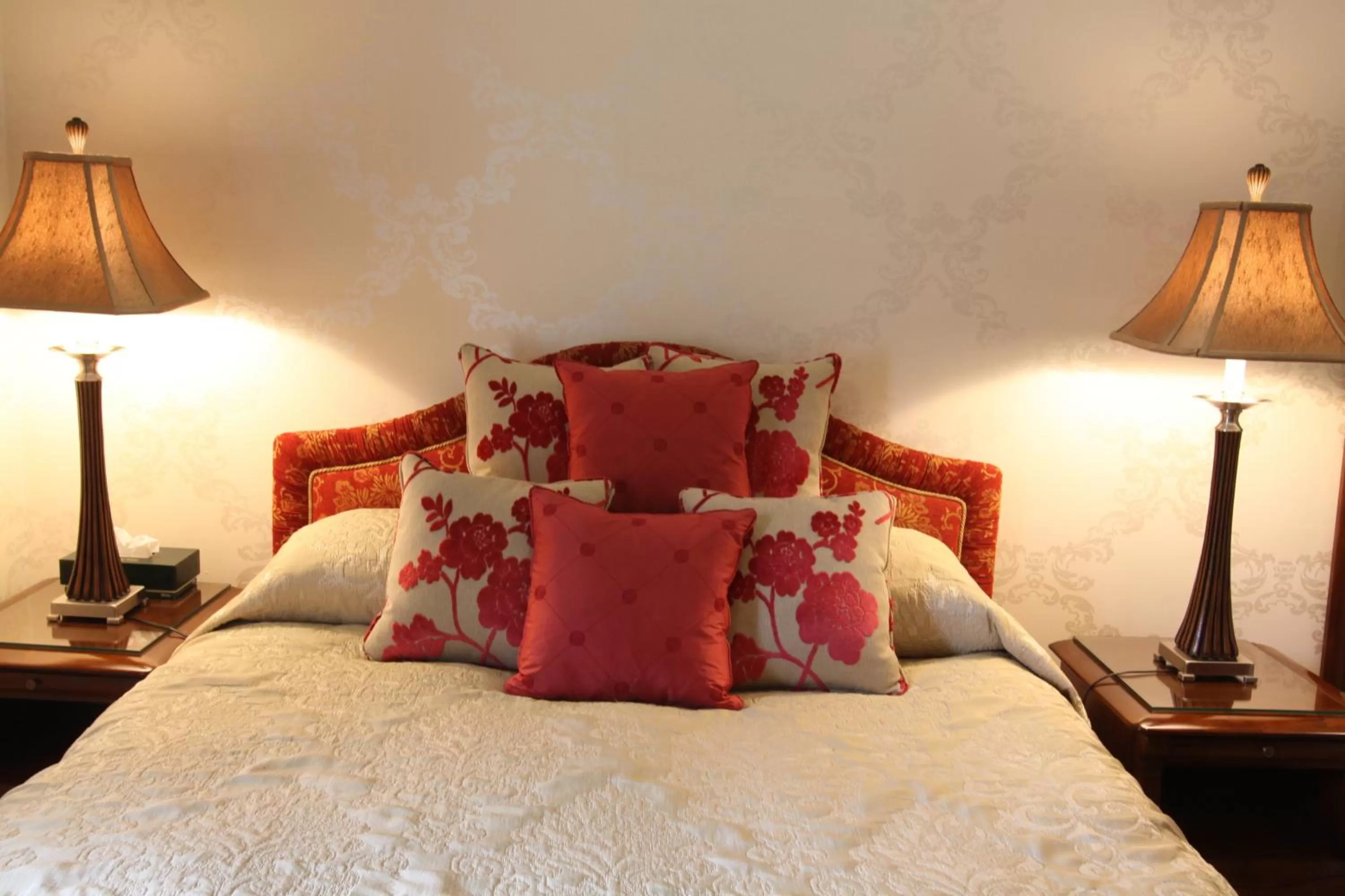 Bed in Mansion House Hotel