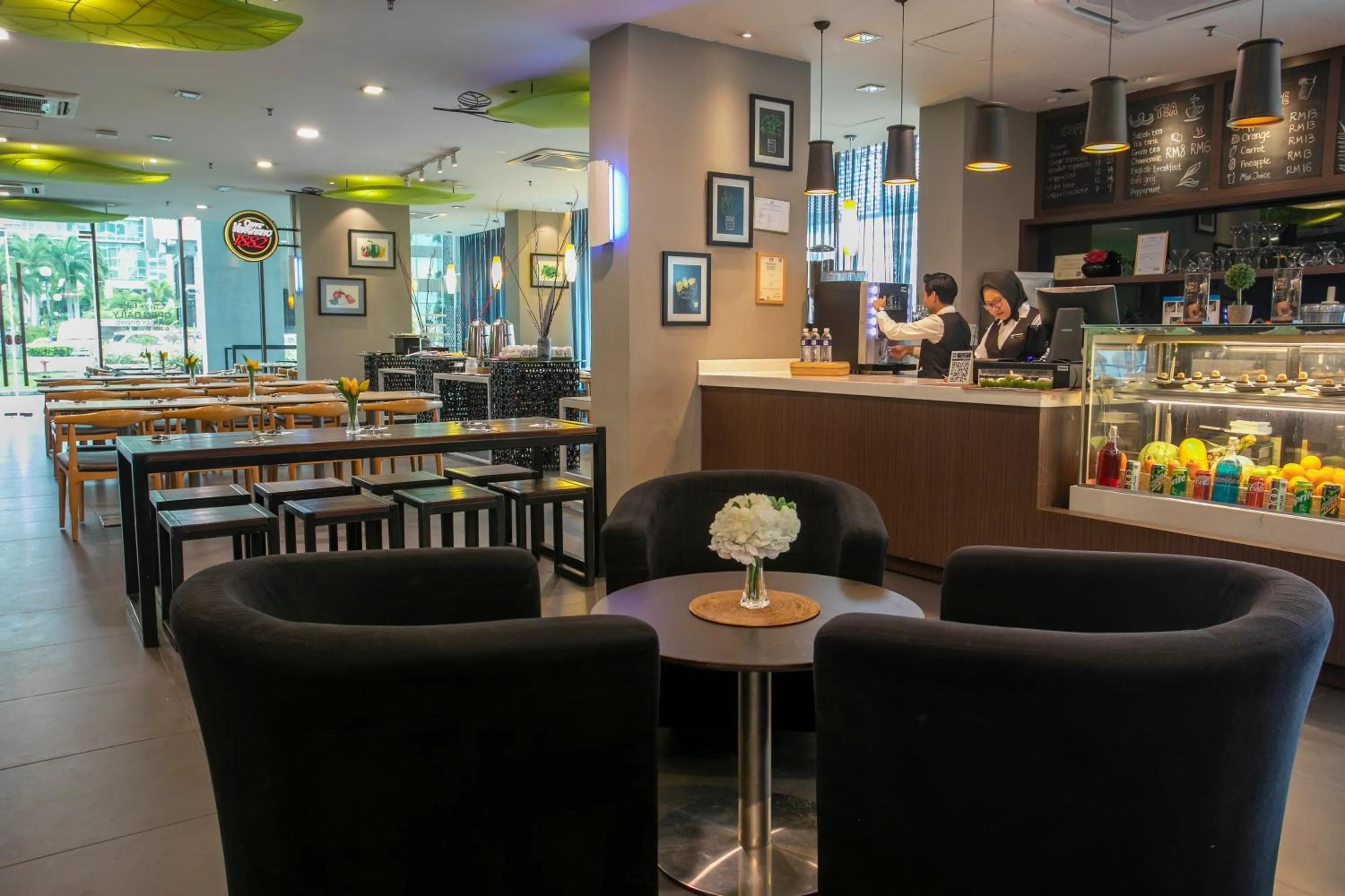 Restaurant/places to eat in Sky Hotel