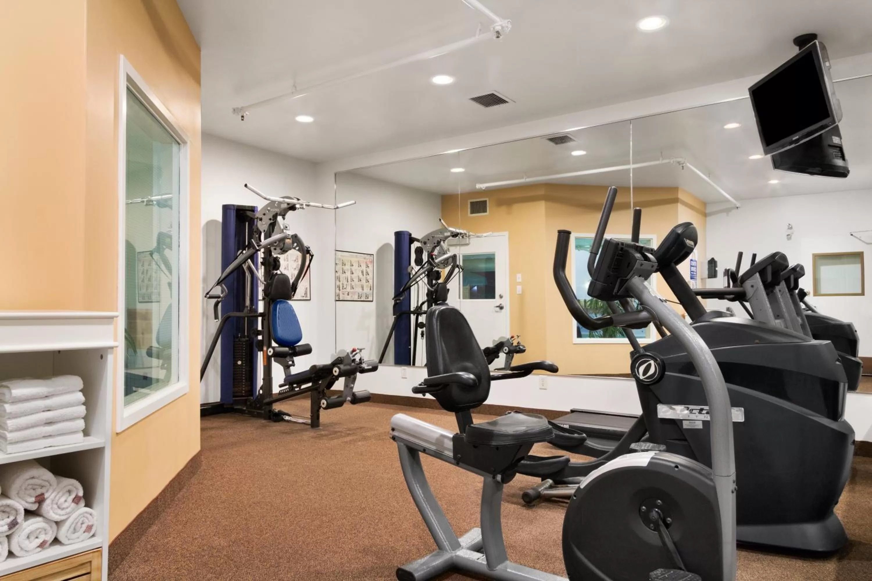 Fitness centre/facilities in Days Inn by Wyndham Saskatoon